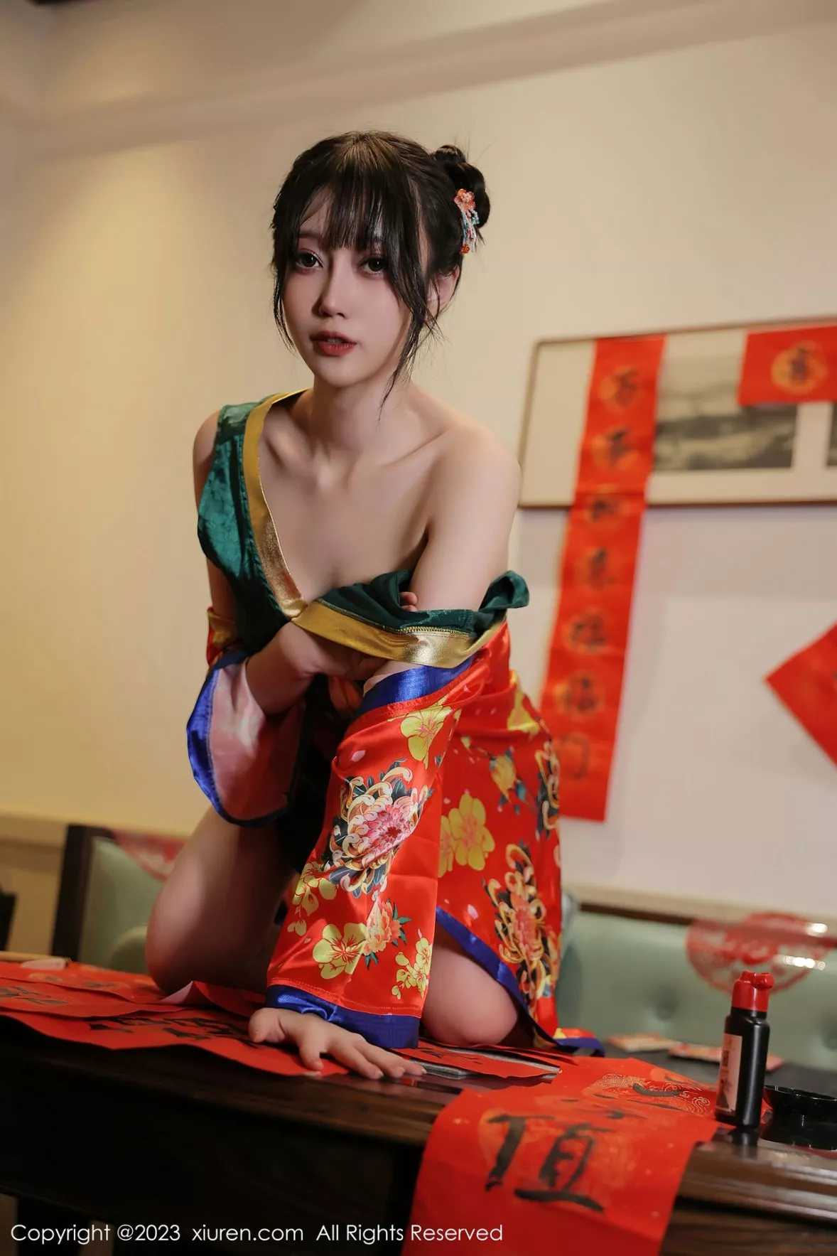 秀人集.com_[XiuRen秀人网]No.6167_模特玥儿玥新春主题私房半脱露曼妙身姿对联遮身撩人诱惑写真57P