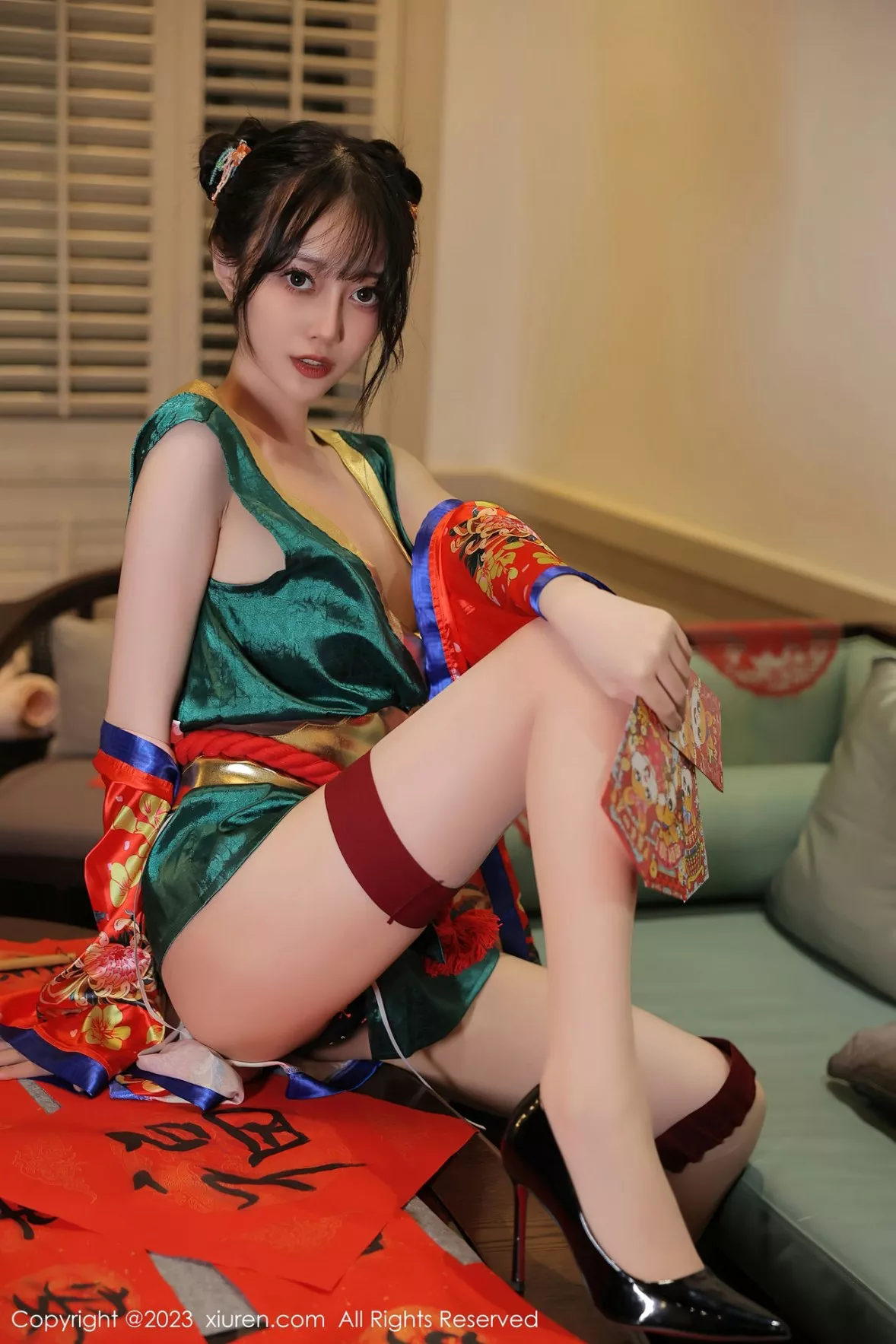 秀人集.com_[XiuRen秀人网]No.6167_模特玥儿玥新春主题私房半脱露曼妙身姿对联遮身撩人诱惑写真57P