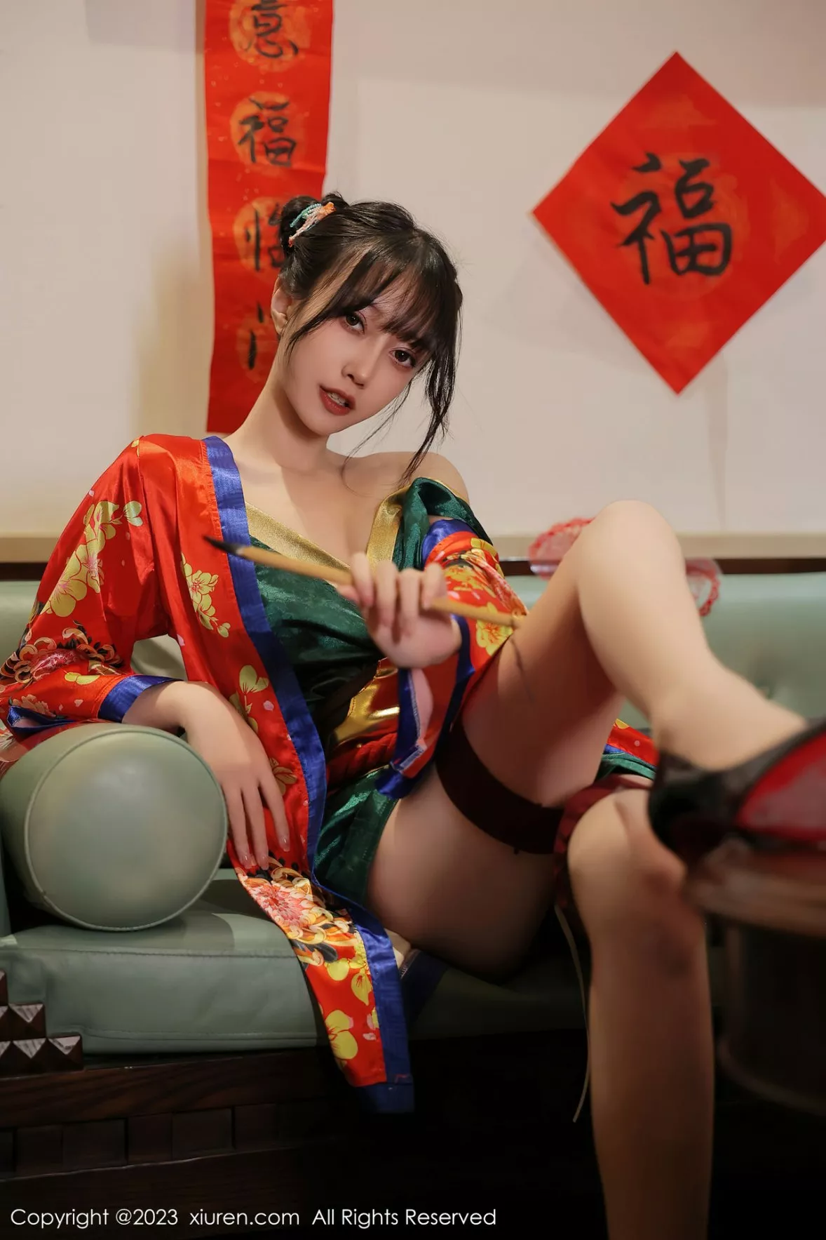 秀人集.com_[XiuRen秀人网]No.6167_模特玥儿玥新春主题私房半脱露曼妙身姿对联遮身撩人诱惑写真57P