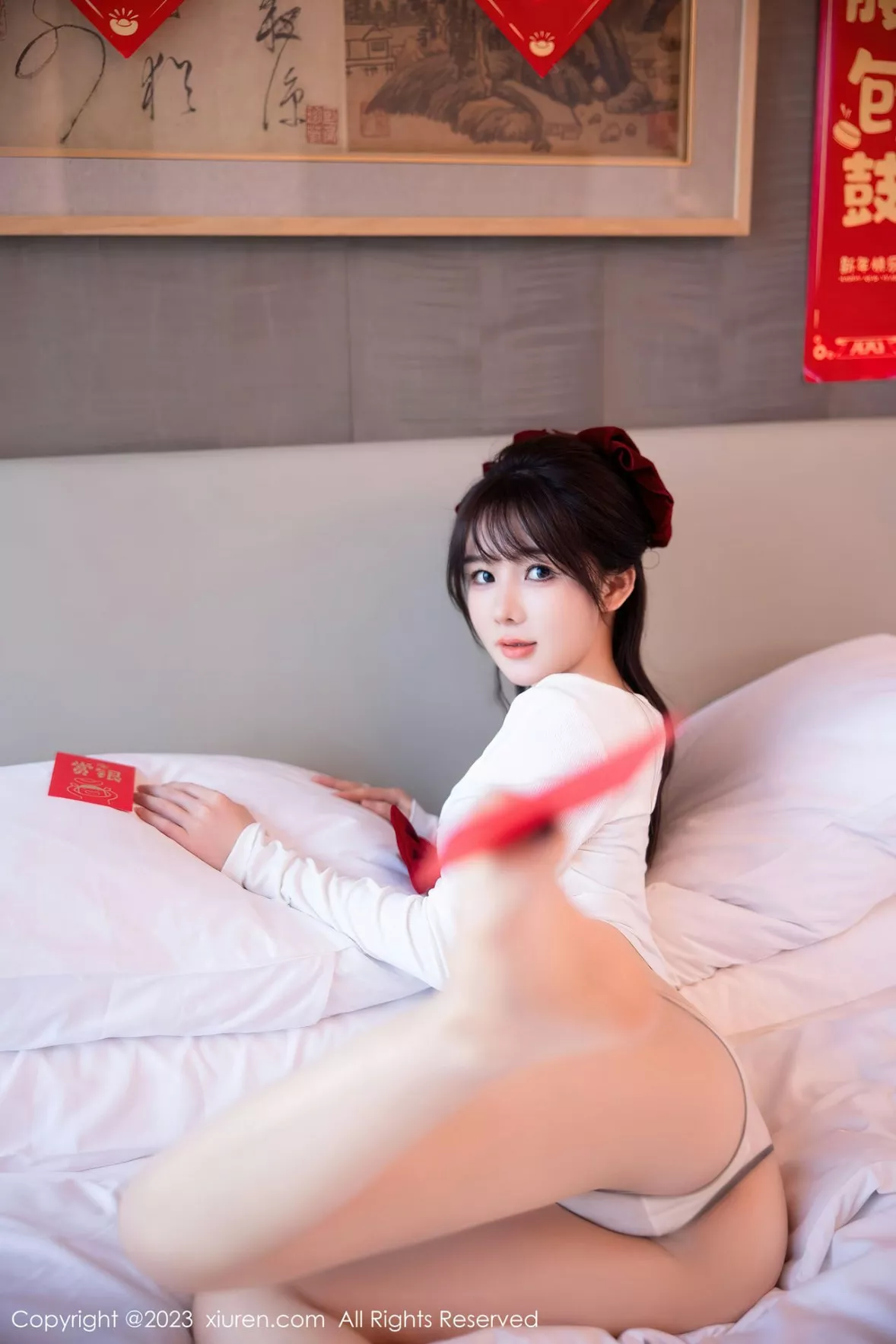 秀人集.com_[XiuRen秀人网]No.6168_模特婠婠么新春主题私房床上脱低胸服饰秀绝美身材迷人诱惑写真84P
