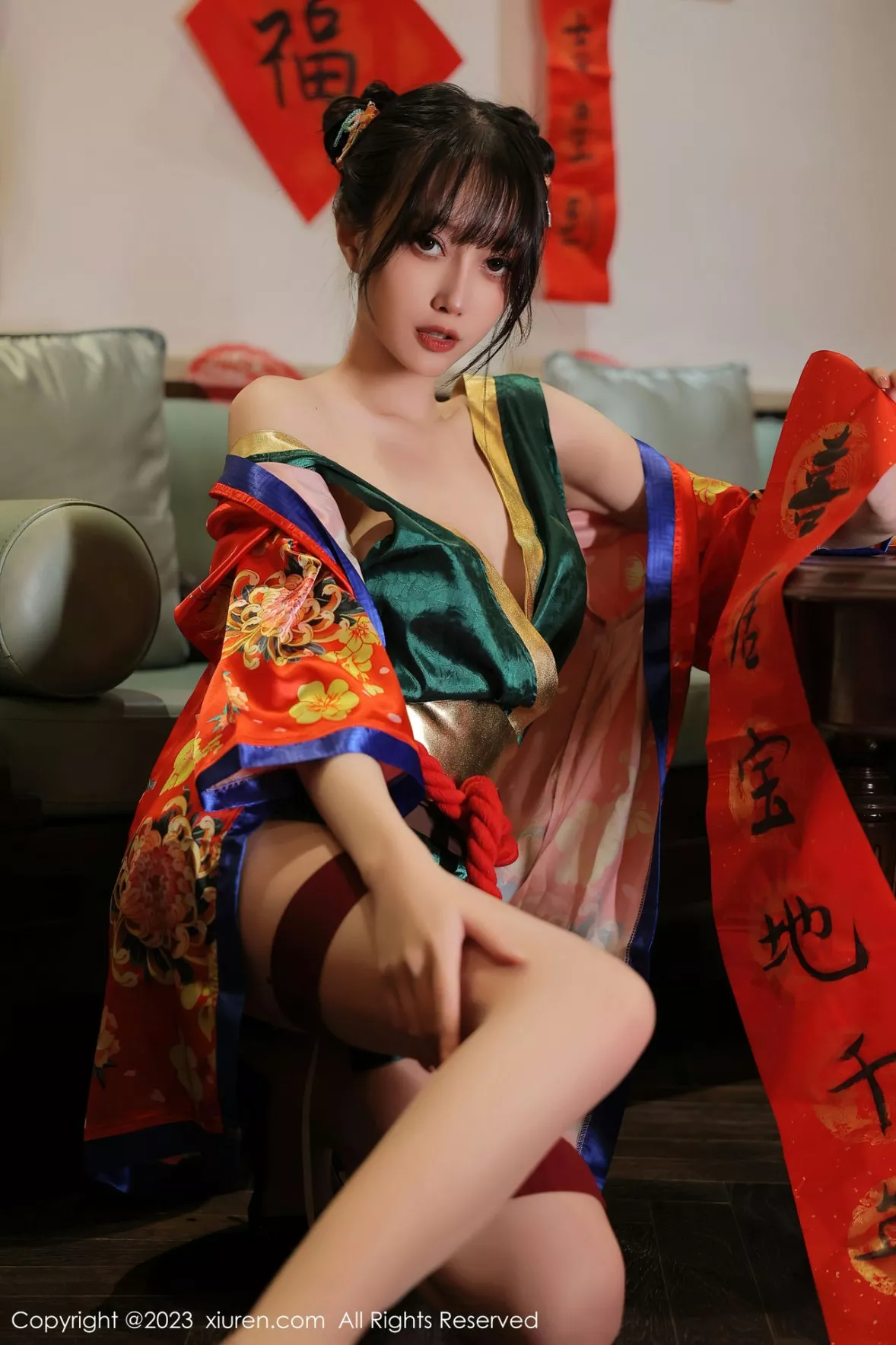 秀人集.com_[XiuRen秀人网]No.6167_模特玥儿玥新春主题私房半脱露曼妙身姿对联遮身撩人诱惑写真57P