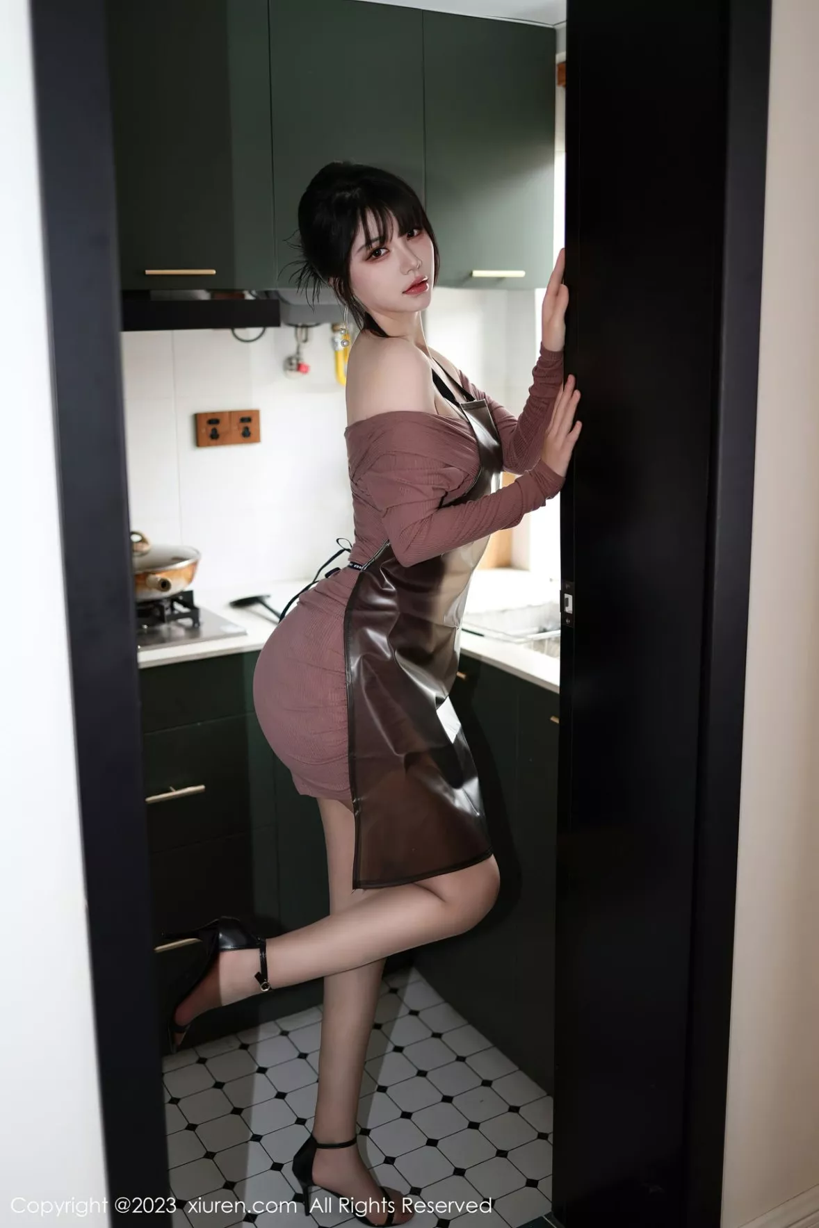 秀人集.com_[XiuRen秀人网]No.6178_模特桃桃子_私房性感厨娘装扮超薄无内肉丝秀翘臀美腿诱惑写真82P