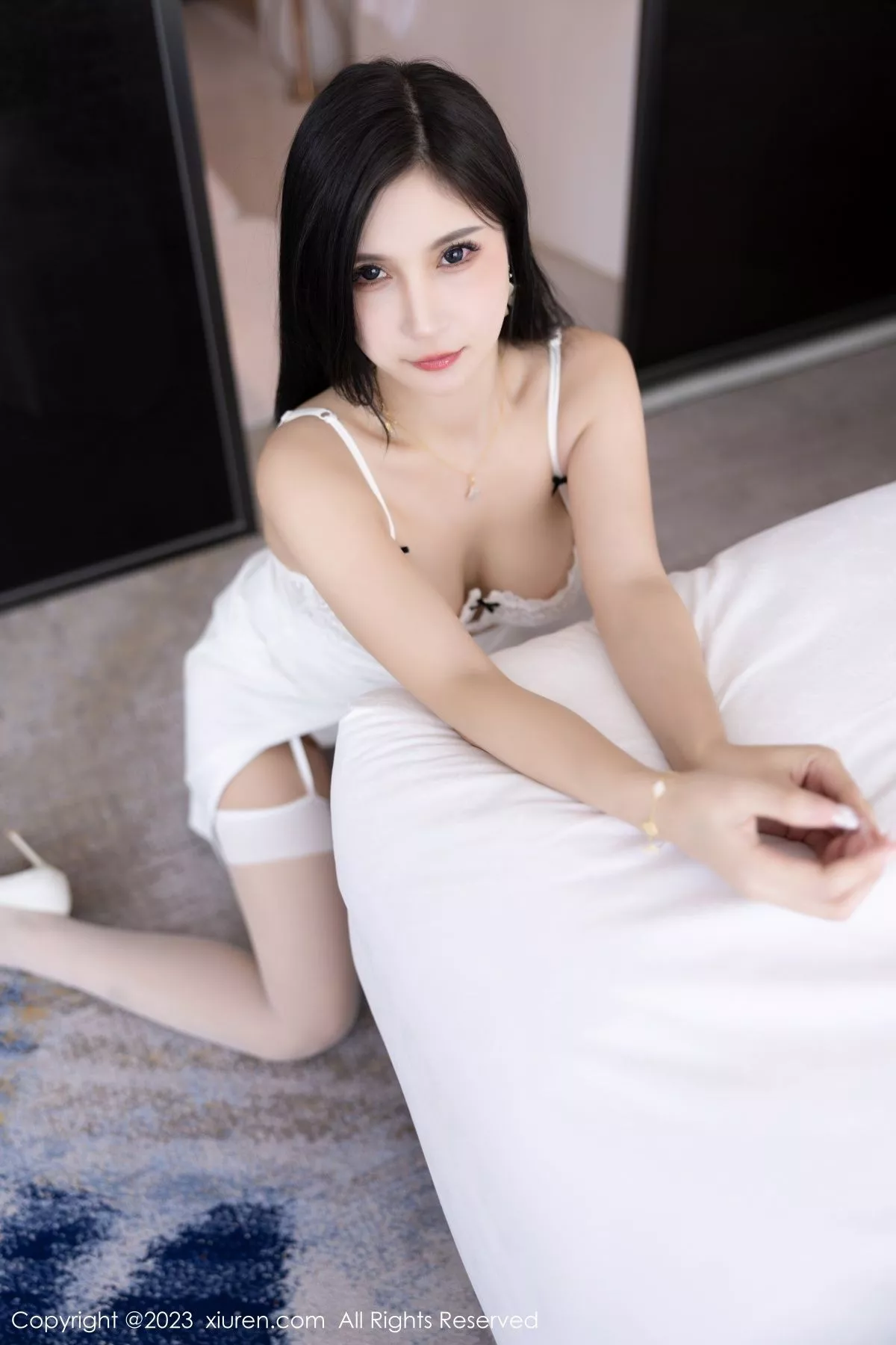 秀人集.com_[XiuRen秀人网]No.6177_模特小蛮妖Yummy海南岛旅拍性感白色内衣配白丝吊袜诱惑写真83P