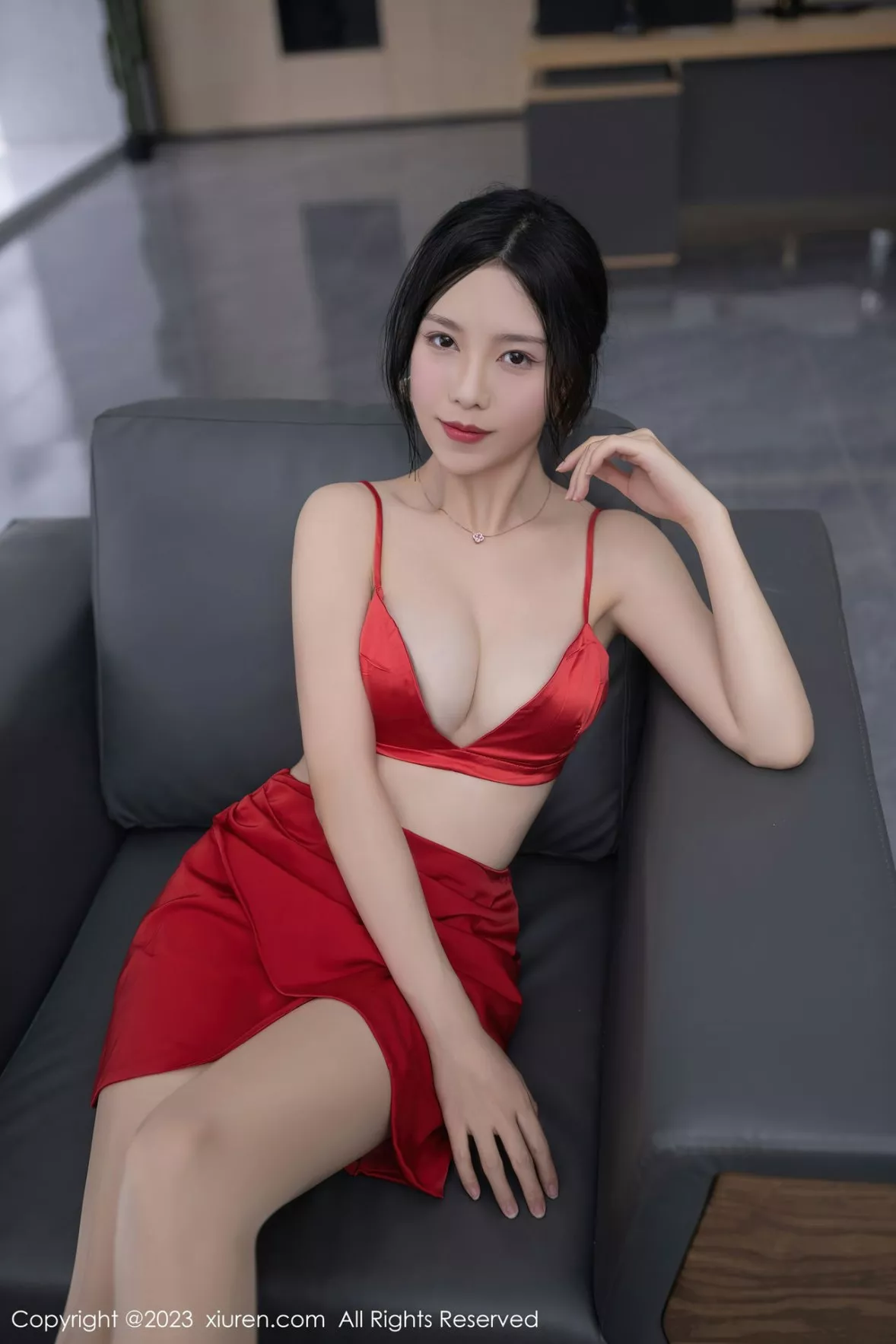 秀人集.com_[XiuRen秀人网]No.6189_模特利世女老板角色红色薄透上衣配红短裙露红色内衣诱惑写真73P