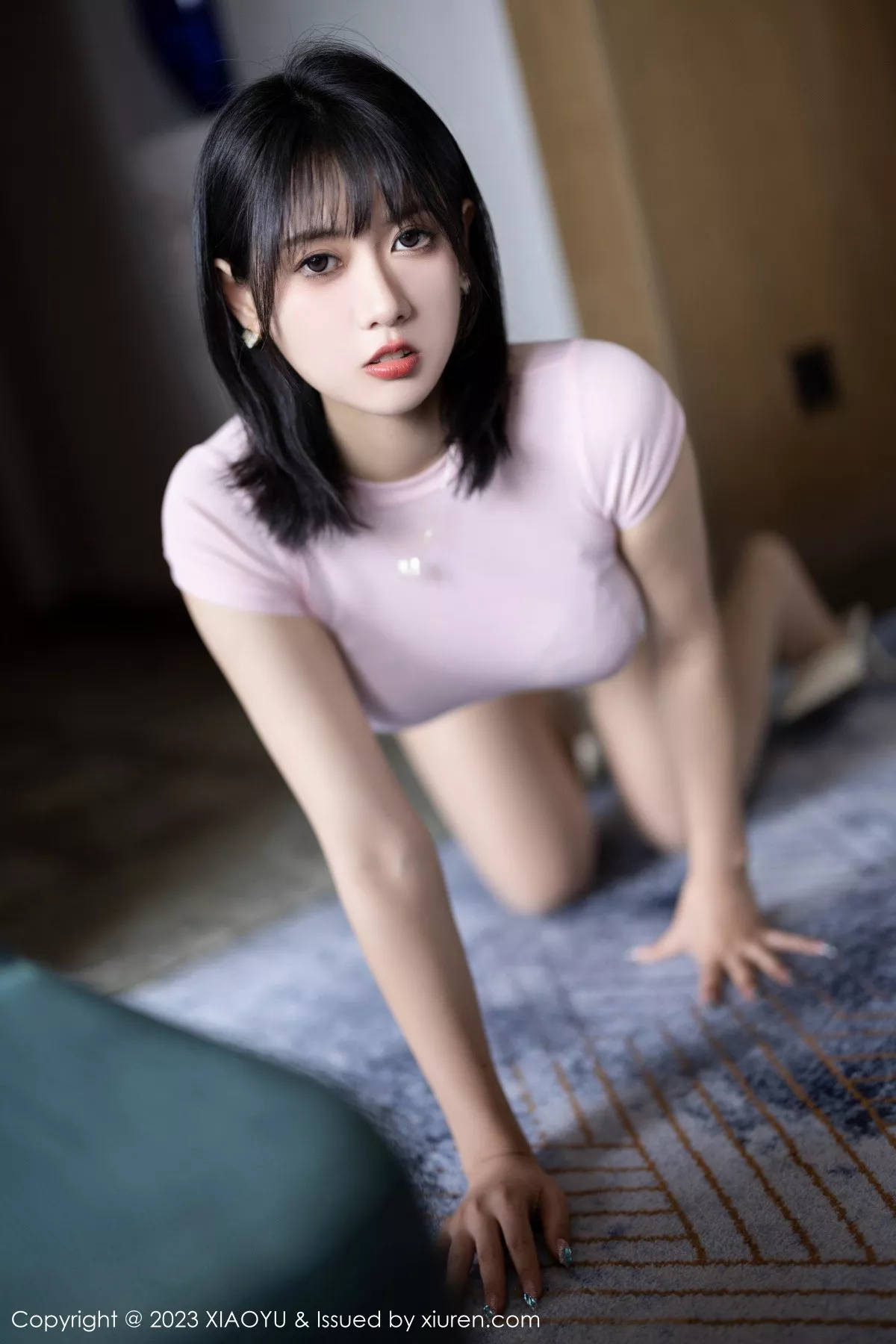 秀人集.com_[XiaoYu画语界]Vol.954_模特林子遥粉色收身上衣配白短裙露灰色蕾丝内衣迷人诱惑写真72P