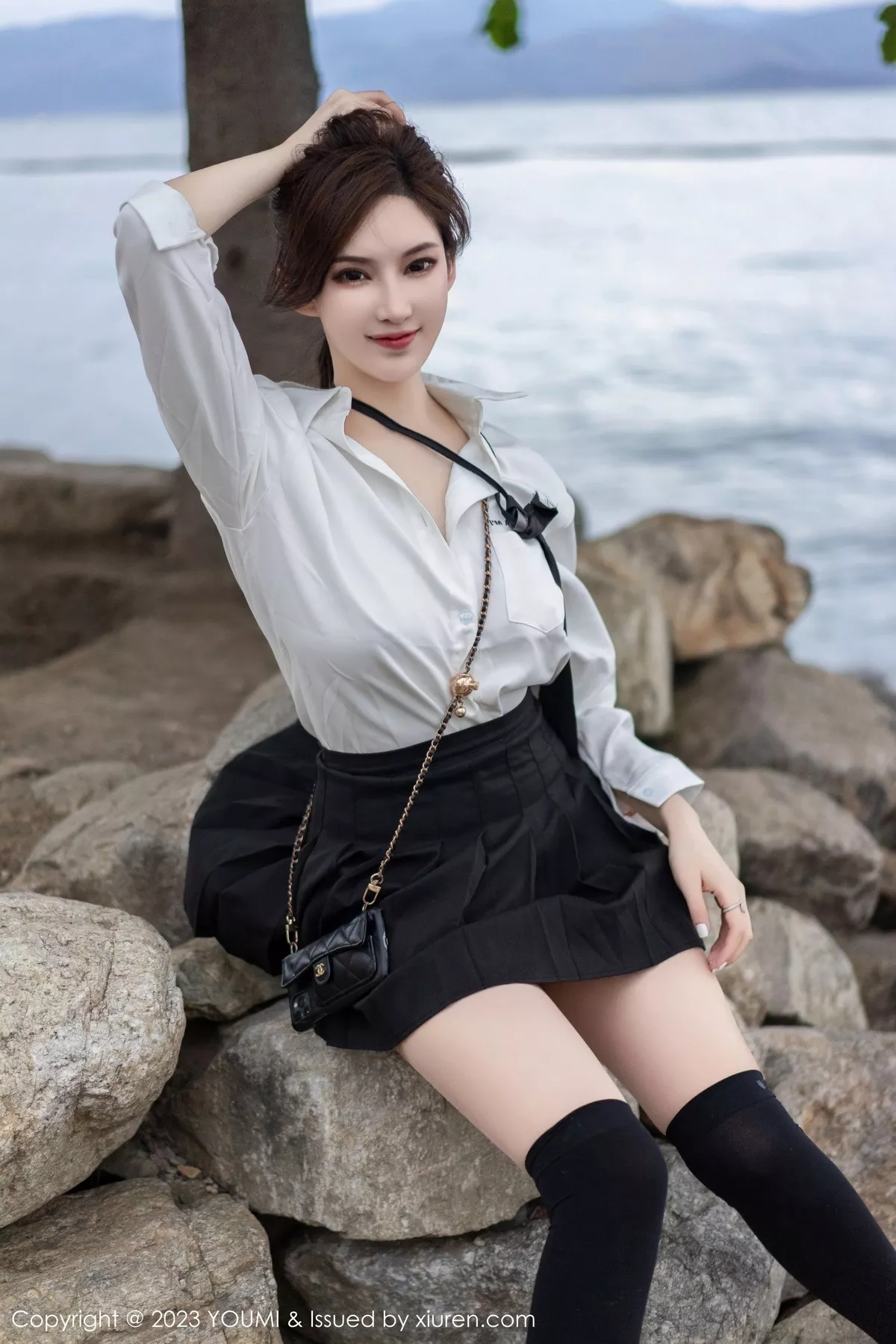 秀人集.com_[YouMi尤蜜荟]Vol.903_女神Carol周妍希大理旅拍性感白T配黑短裙秀完美身材迷人写真100P