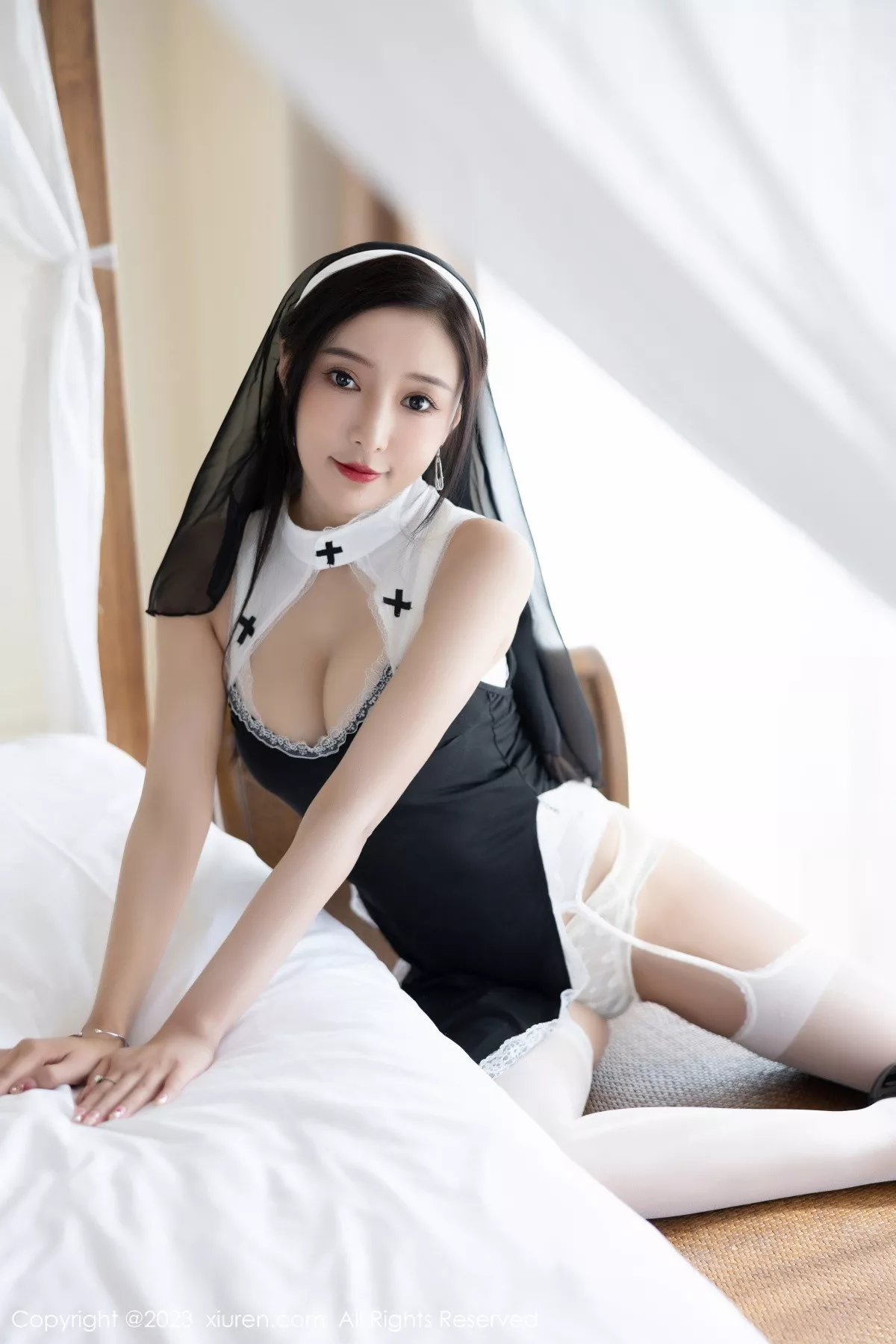 秀人集.com_[XiuRen秀人网]No.6284_女神王馨瑶yanni私房半脱露白色蕾丝内衣配白丝吊袜惹火诱惑写真81P