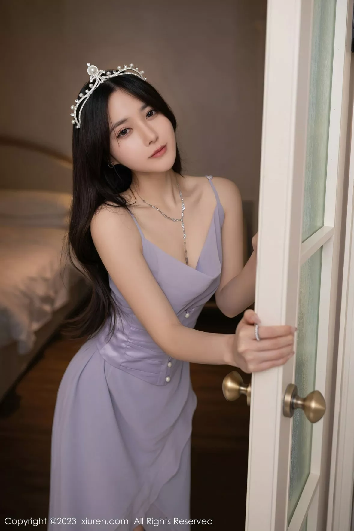 秀人集.com_[XiuRen秀人网]No.6286_模特鱼子酱Fish生日篇主题紫灰色连衣长裙秀曼妙身姿迷人写真83P