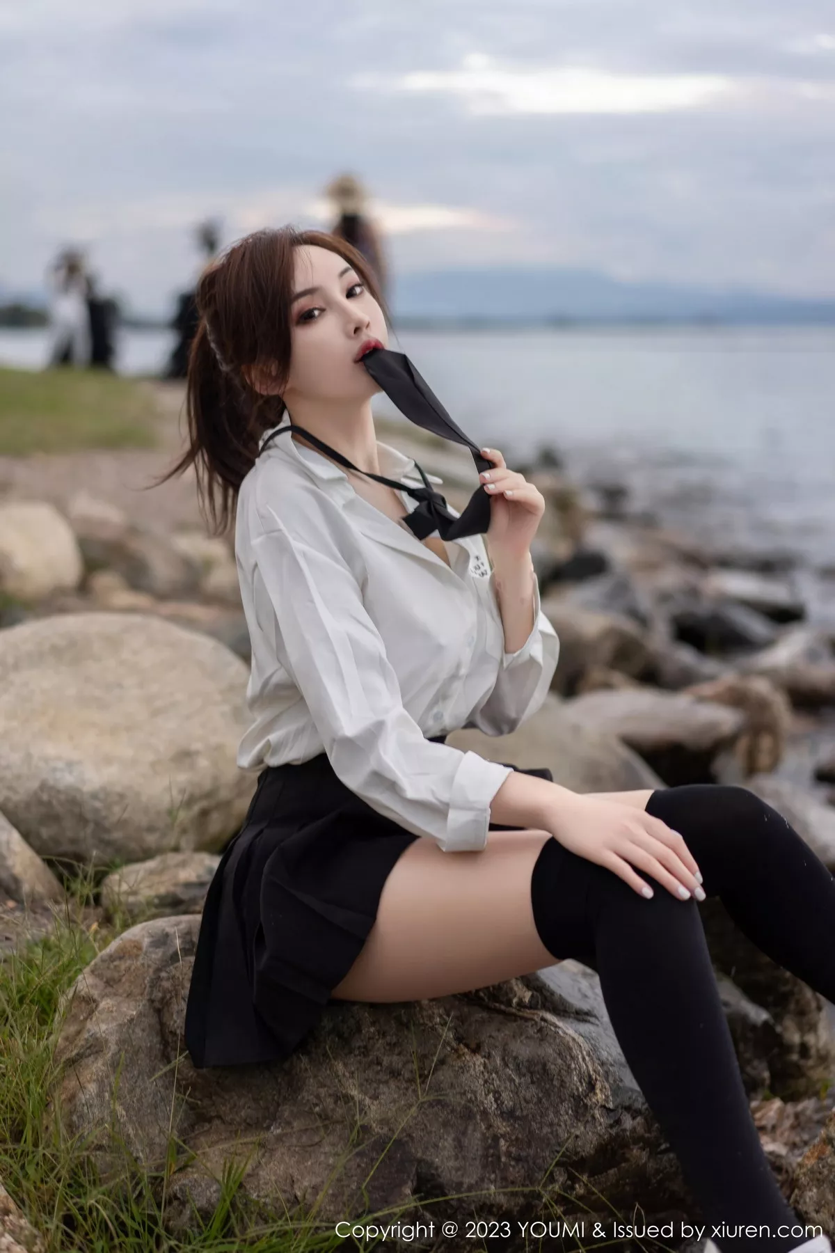 秀人集.com_[YouMi尤蜜荟]Vol.903_女神Carol周妍希大理旅拍性感白T配黑短裙秀完美身材迷人写真100P