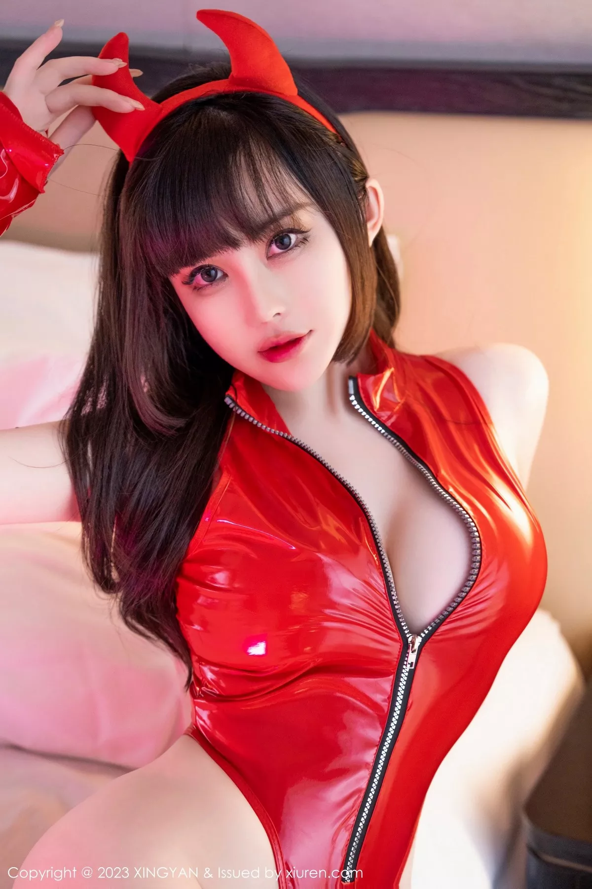 秀人集.com_[XINGYAN星颜社]VOL.176_模特焦糖可可私房性感红色皮质高叉连体衣秀翘臀美腿诱惑写真45P