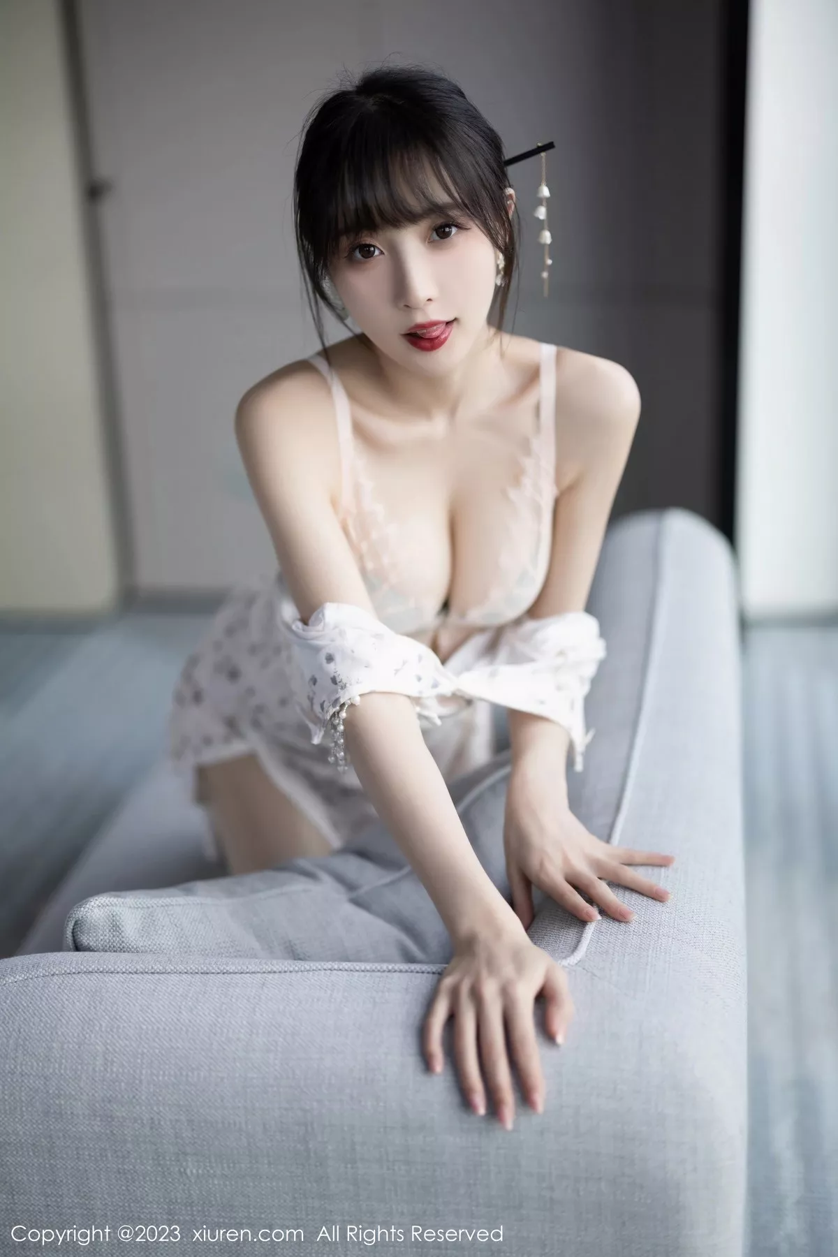 秀人集.com_[XiuRen秀人网]No.6346_模特林星阑海南旅拍性感浅色短款旗袍露浅粉色蕾丝内衣迷人写真85P