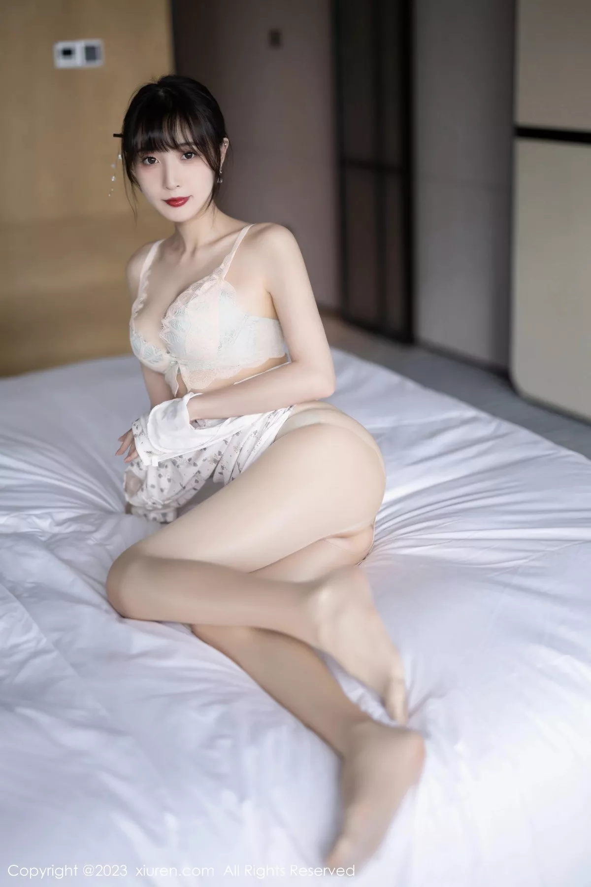 秀人集.com_[XiuRen秀人网]No.6346_模特林星阑海南旅拍性感浅色短款旗袍露浅粉色蕾丝内衣迷人写真85P