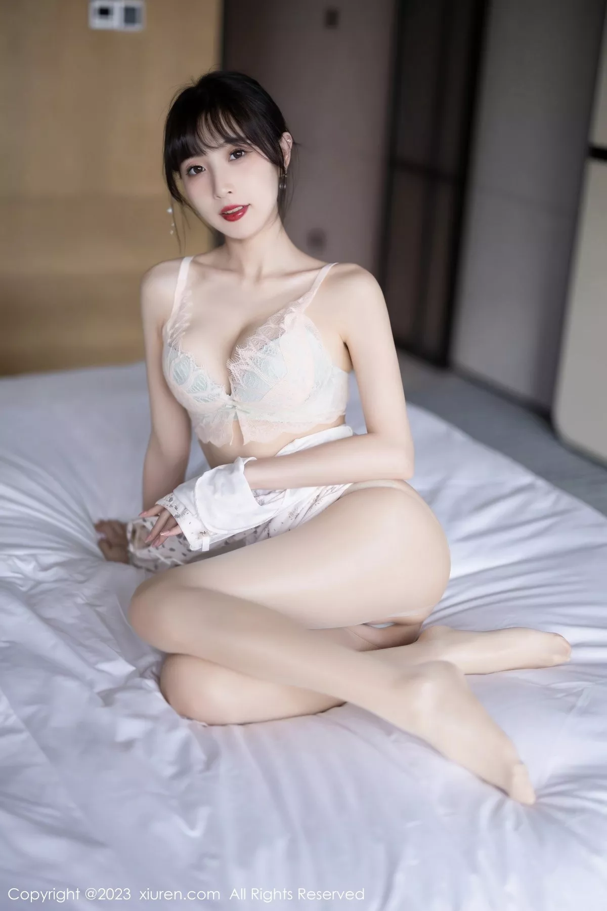 秀人集.com_[XiuRen秀人网]No.6346_模特林星阑海南旅拍性感浅色短款旗袍露浅粉色蕾丝内衣迷人写真85P