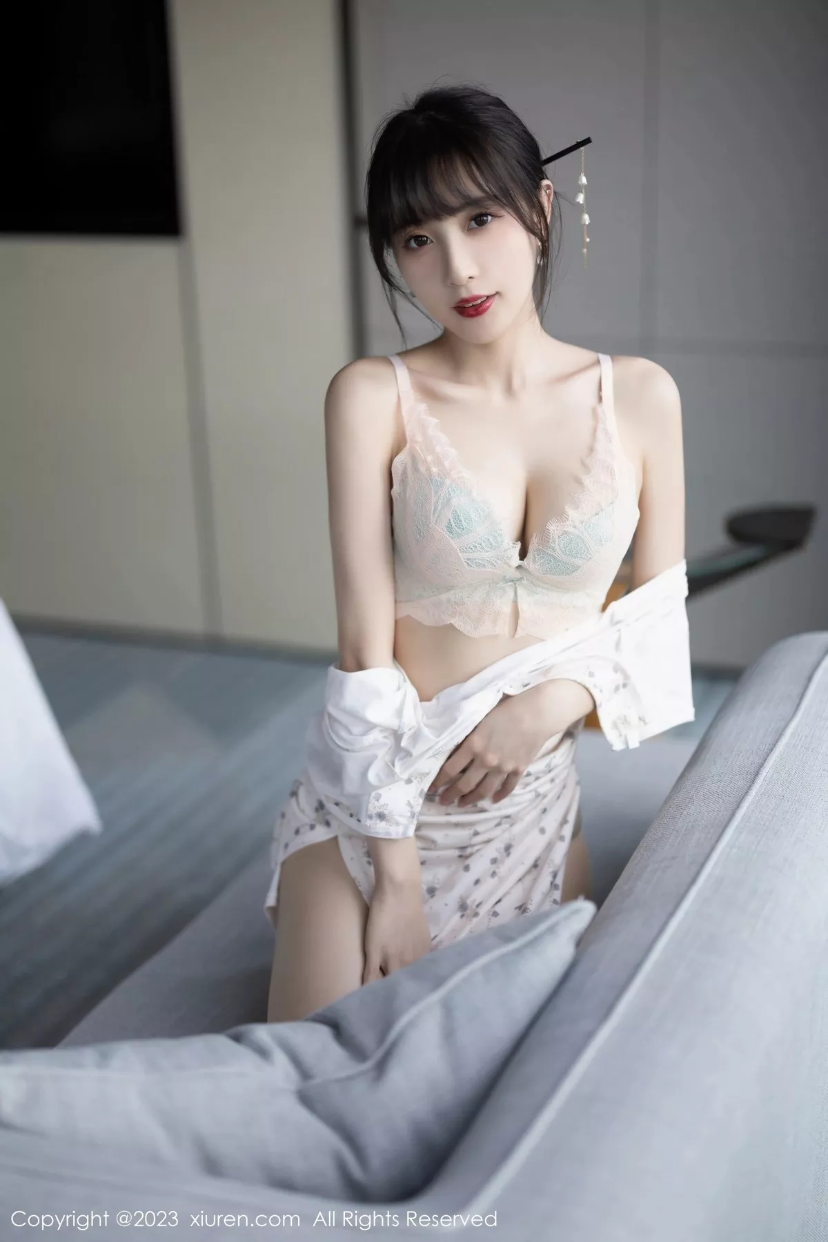 秀人集.com_[XiuRen秀人网]No.6346_模特林星阑海南旅拍性感浅色短款旗袍露浅粉色蕾丝内衣迷人写真85P