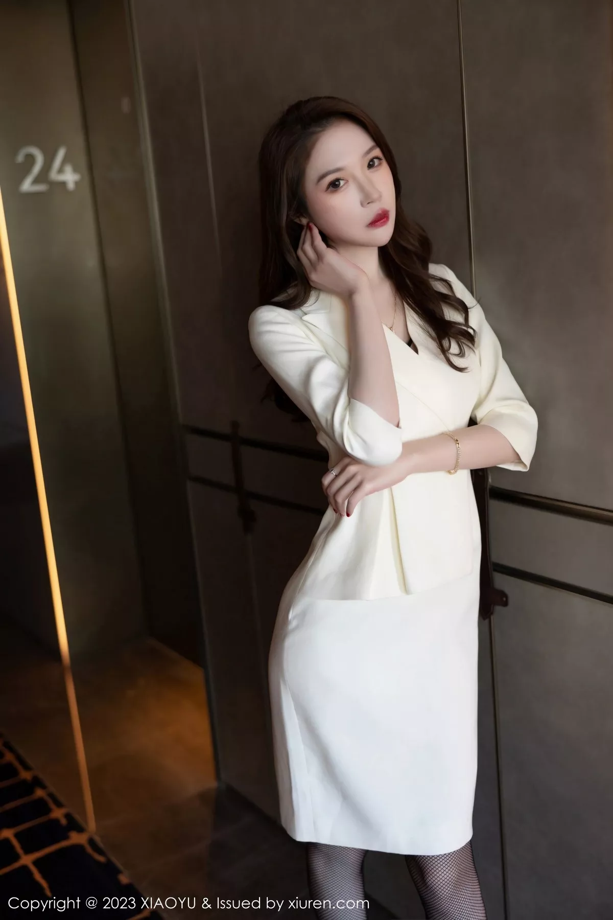 秀人集.com_[XiaoYu画语界]Vol.977_模特梦心玥黑色情趣内衣配黑色蕾丝吊袜秀曼妙身姿诱惑写真101P