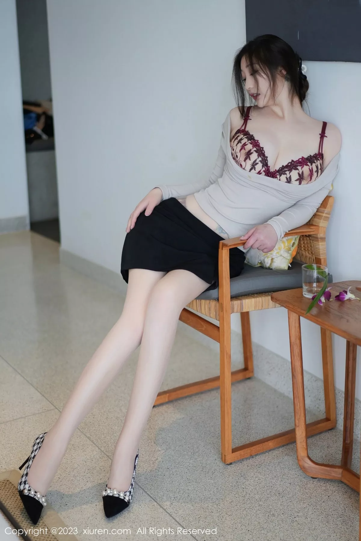 秀人集.com_[XiuRen秀人网]No.6351_女神妲己_Toxic半脱露性感红色内衣配原色丝袜秀翘臀诱惑写真80P