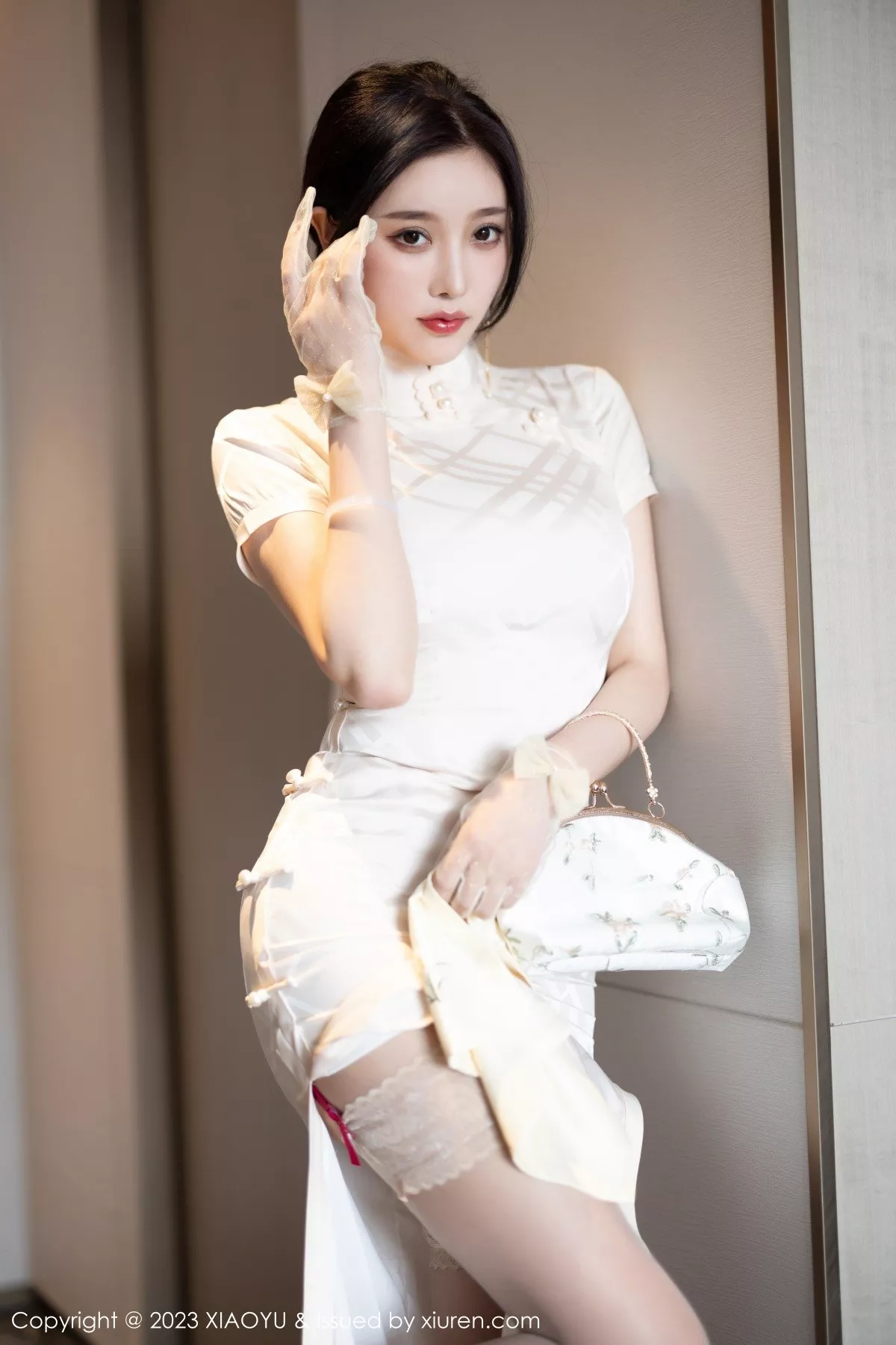 秀人集.com_[XiaoYu画语界]Vol.978_女神杨晨晨Yome性感白色典雅旗袍配白丝袜秀丰腴身材诱惑写真85P