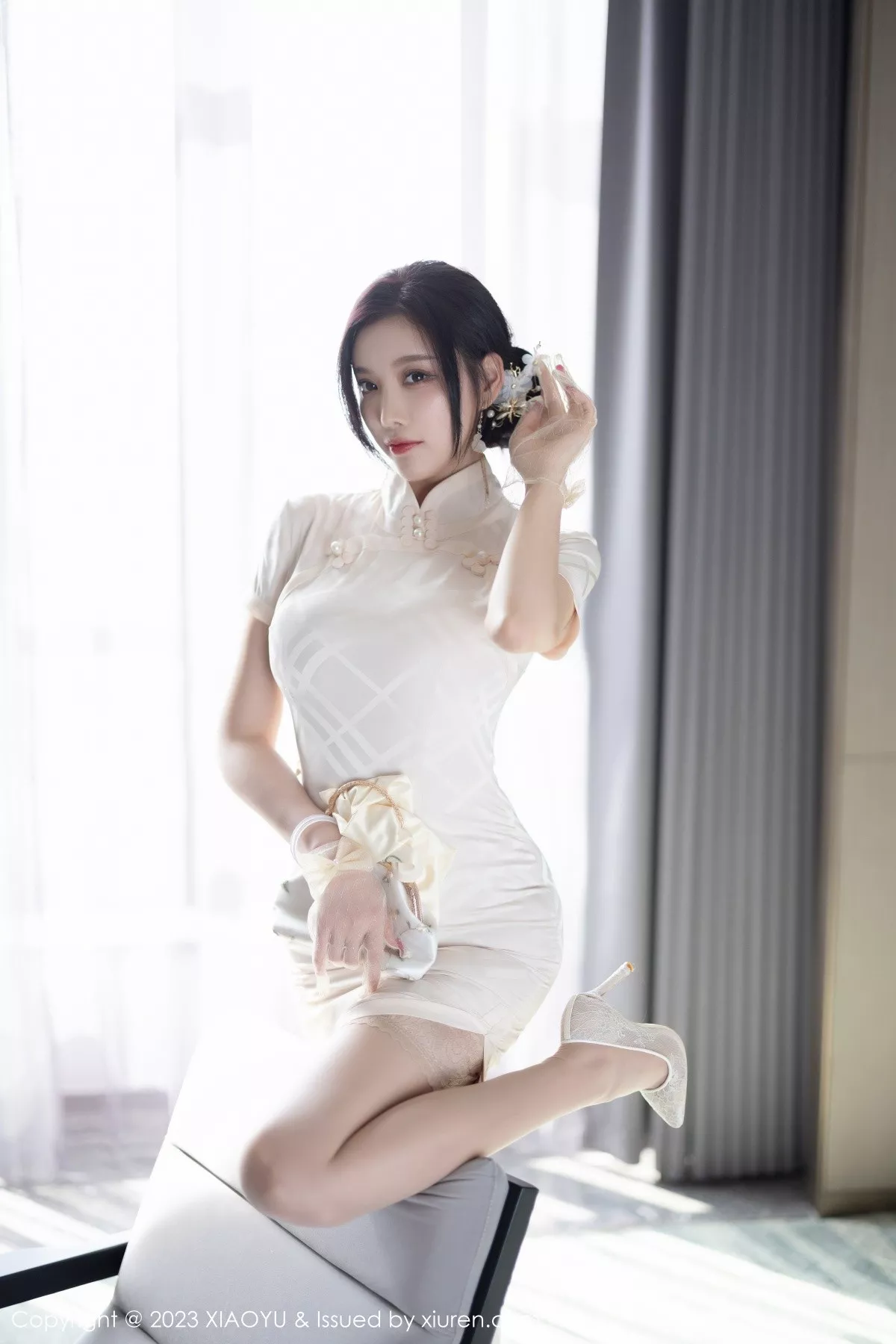 秀人集.com_[XiaoYu画语界]Vol.978_女神杨晨晨Yome性感白色典雅旗袍配白丝袜秀丰腴身材诱惑写真85P