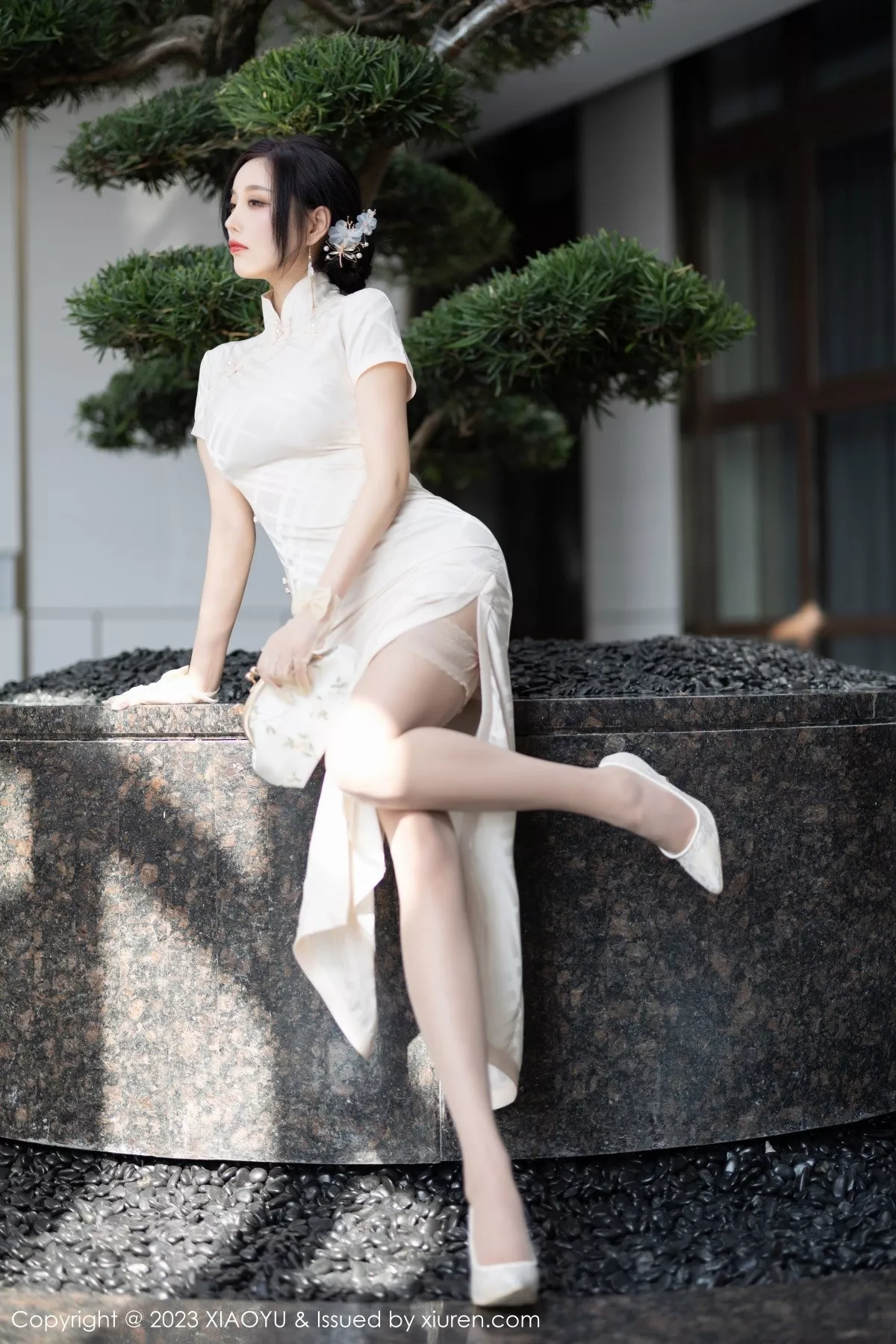 秀人集.com_[XiaoYu画语界]Vol.978_女神杨晨晨Yome性感白色典雅旗袍配白丝袜秀丰腴身材诱惑写真85P