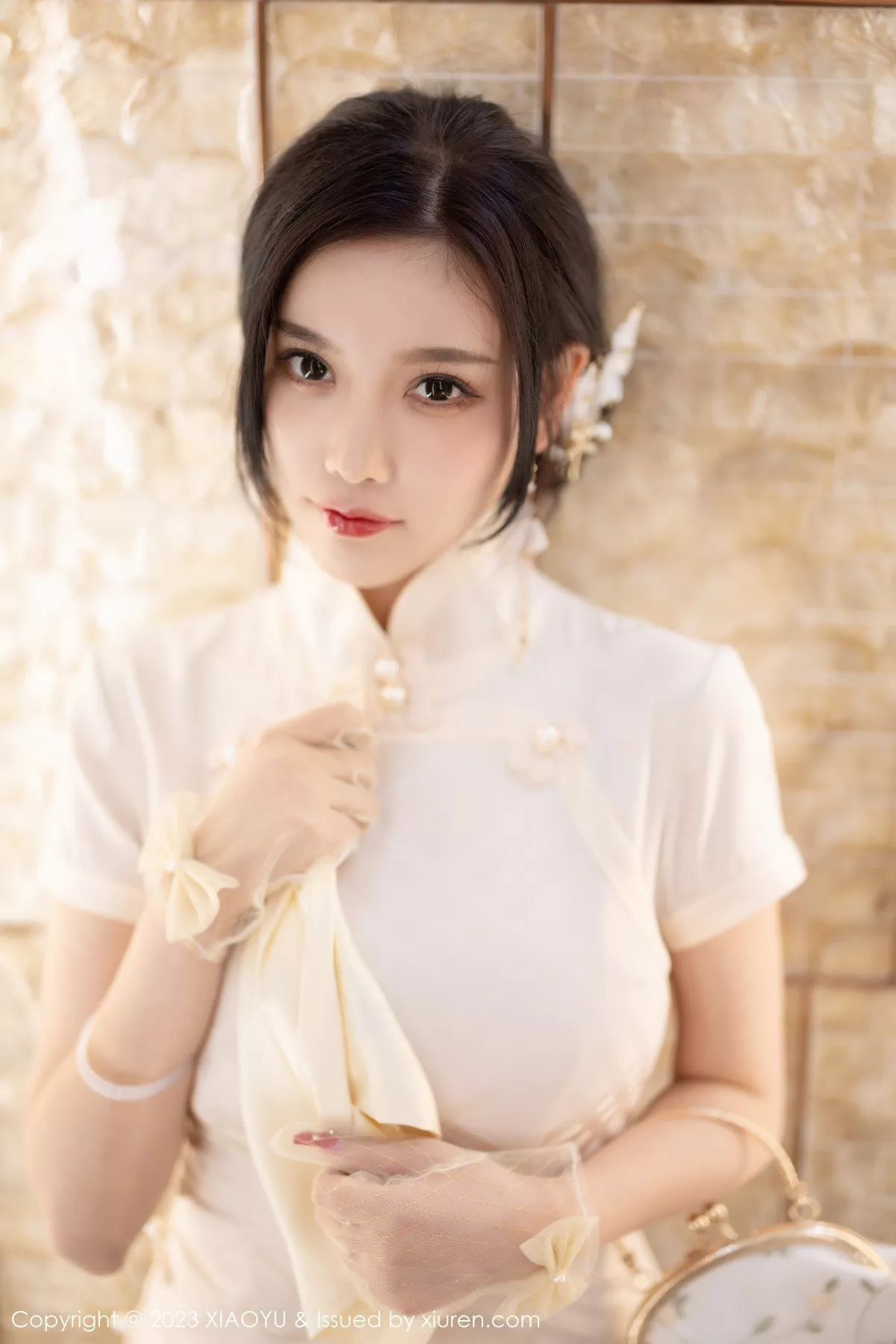 秀人集.com_[XiaoYu画语界]Vol.978_女神杨晨晨Yome性感白色典雅旗袍配白丝袜秀丰腴身材诱惑写真85P