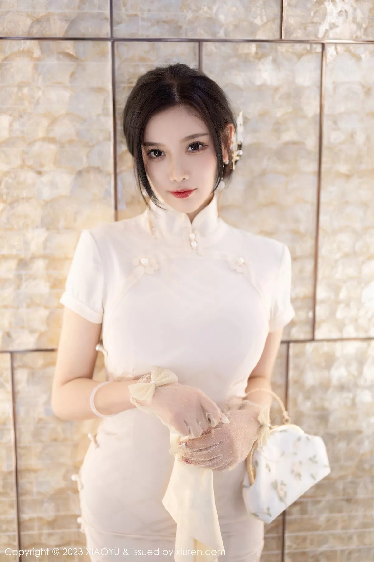 秀人集.com_[XiaoYu画语界]Vol.978_女神杨晨晨Yome性感白色典雅旗袍配白丝袜秀丰腴身材诱惑写真85P