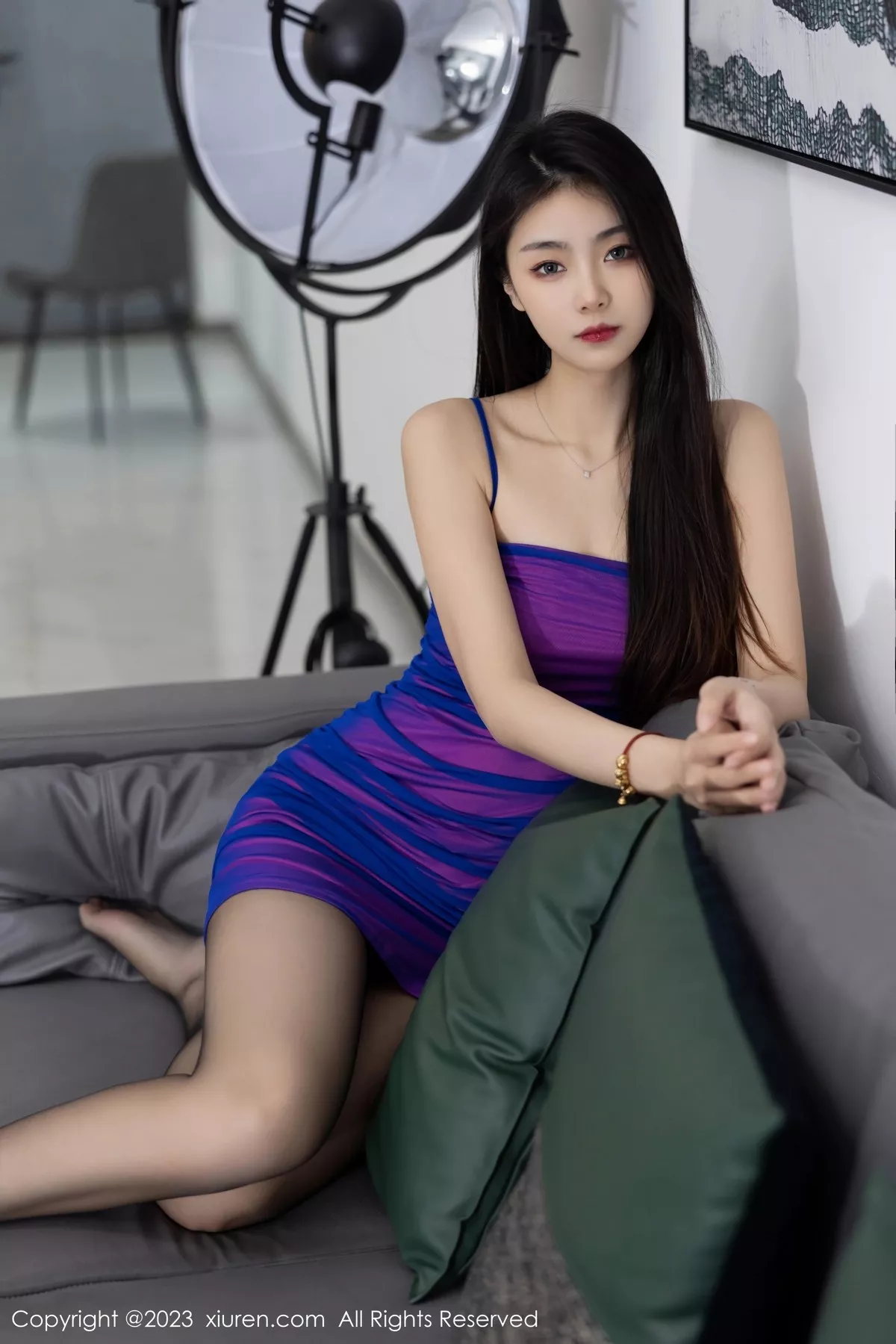 秀人集.com_[XiuRen秀人网]No.6374_模特可乐Vicky性感蓝紫色吊带短裙配超薄黑丝秀美腿诱惑写真60P