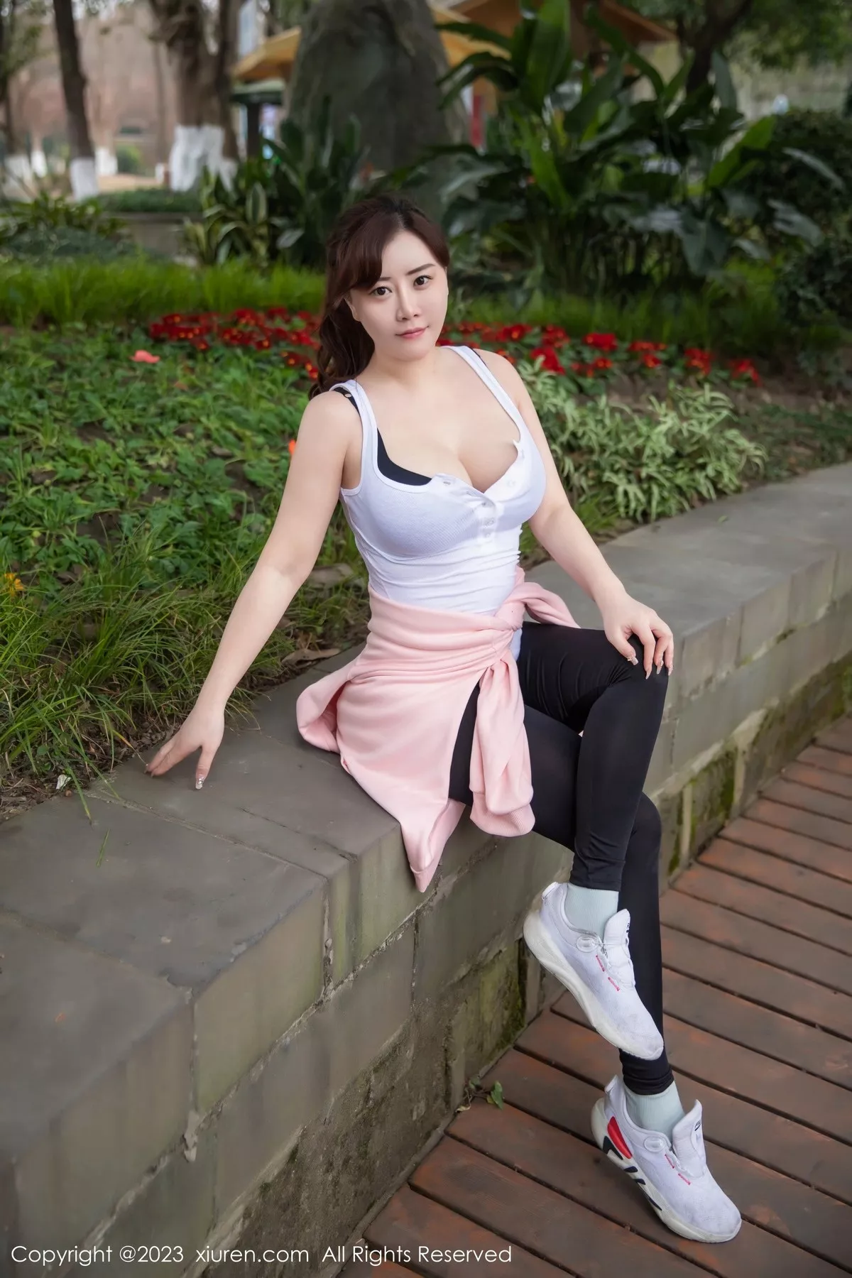 秀人集.com_[XiuRen秀人网]No.6386_模特王婉悠Queen性感紧身运动服半脱秀丰满身材惹火诱惑写真52P