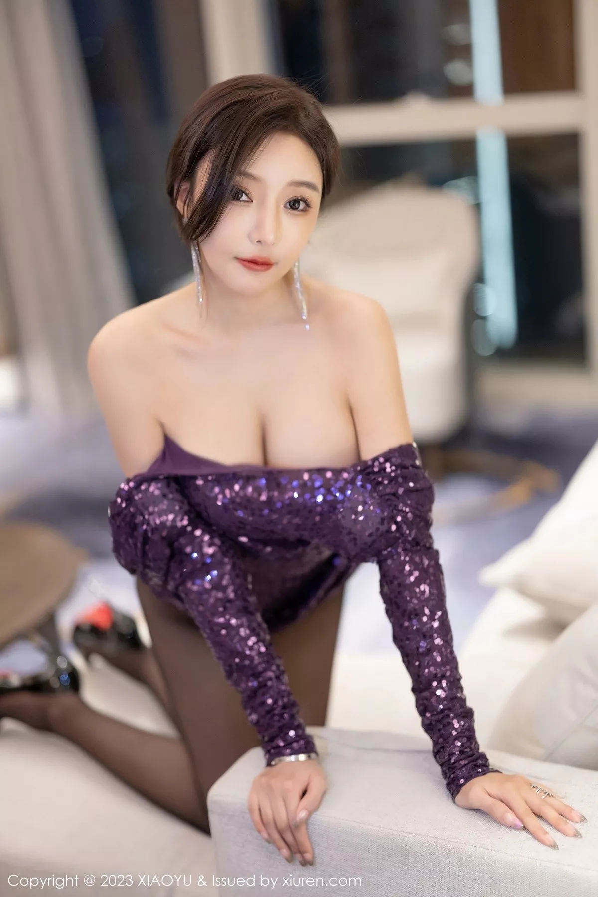 秀人集.com_[XiaoYu画语界]Vol.982_女神王馨瑶yanni性感紫色礼裙配超薄无内黑丝秀完美身材诱惑写真82P
