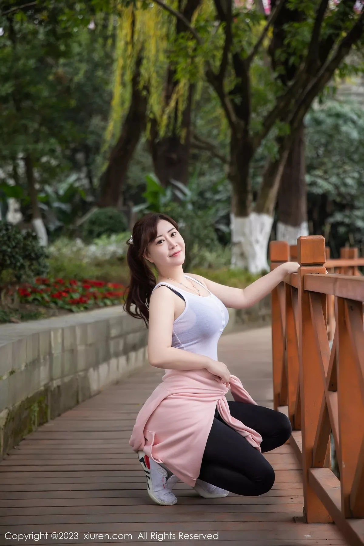 秀人集.com_[XiuRen秀人网]No.6386_模特王婉悠Queen性感紧身运动服半脱秀丰满身材惹火诱惑写真52P
