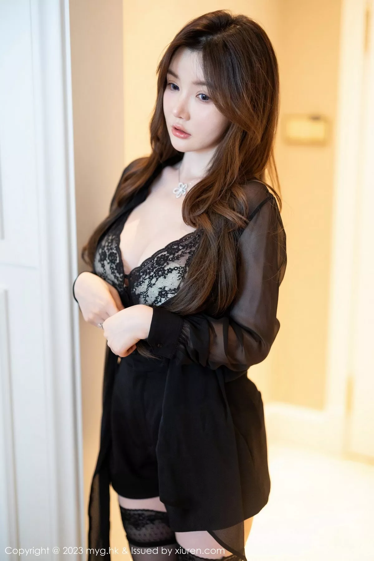 秀人集.com_[MyGirl美媛馆]Vol.649_模特糯美子MINIbabe性感黑色蕾丝内衣配黑色蕾丝吊袜魅惑写真62P