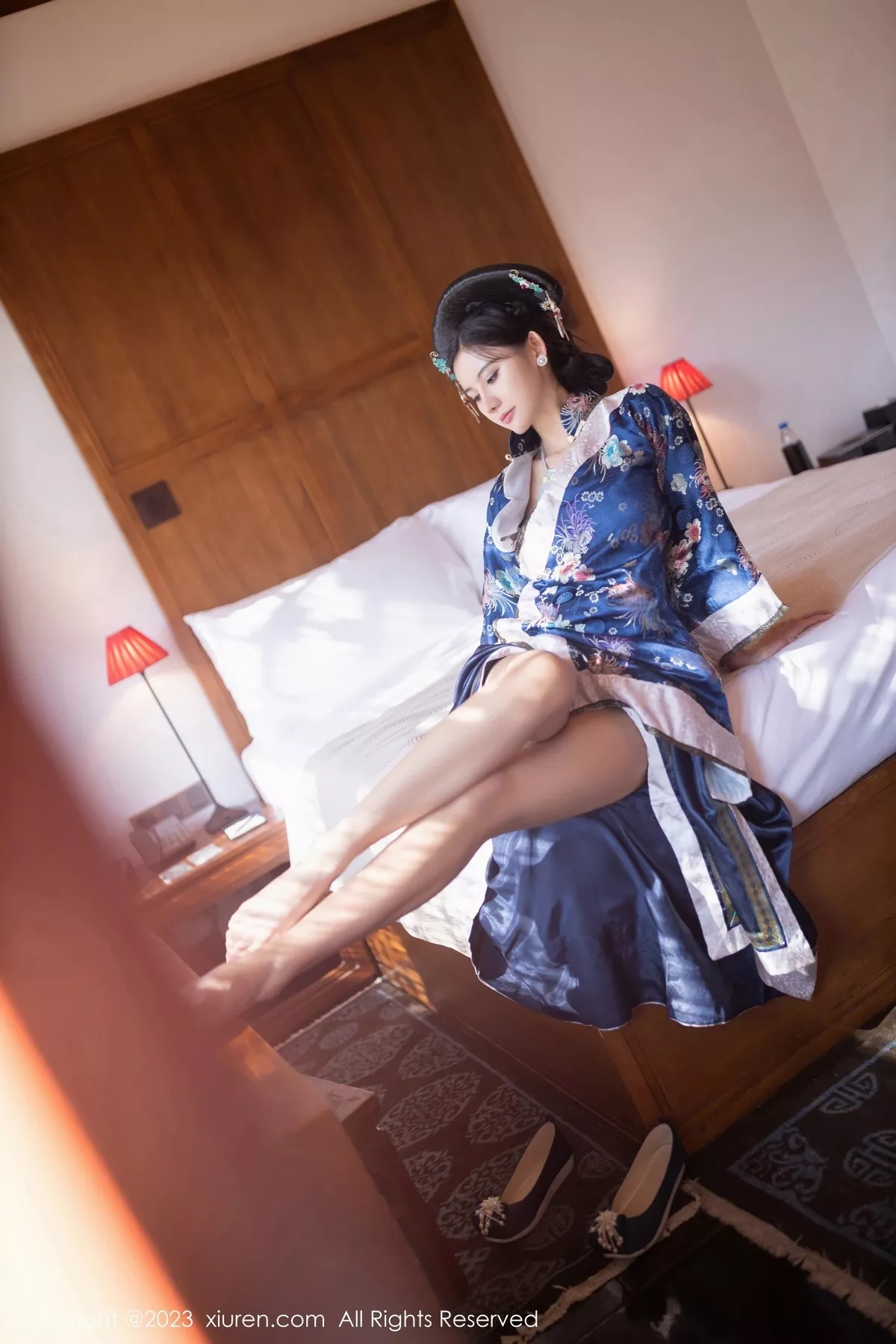秀人集.com_[XiuRen秀人网]No.6398_模特就是阿朱啊脱宫廷古装露蓝色睡衣秀曼妙绝美身姿诱惑写真86P