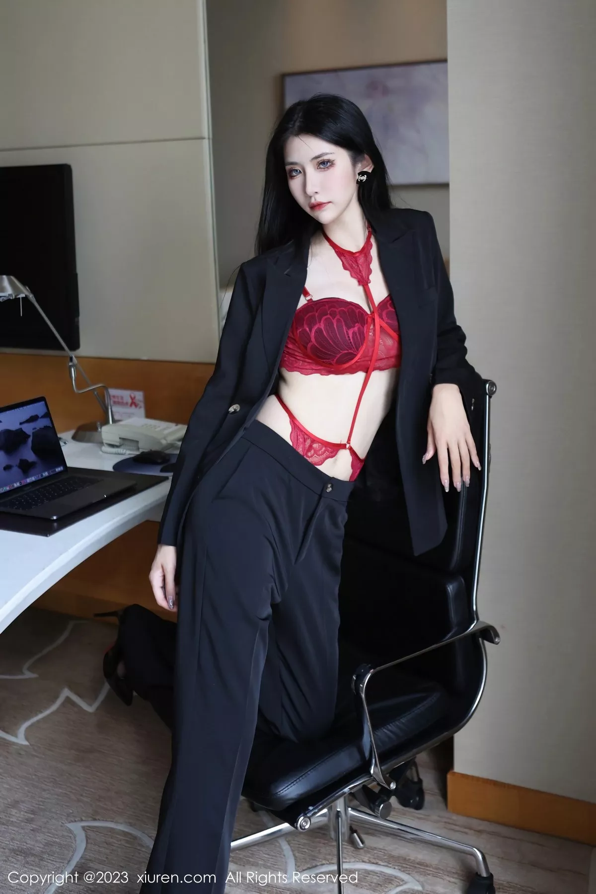 秀人集.com_[XiuRen秀人网]No.6402_新人依娜Yina脱深色西服露红色蕾丝内衣秀曼妙身姿诱惑写真112P