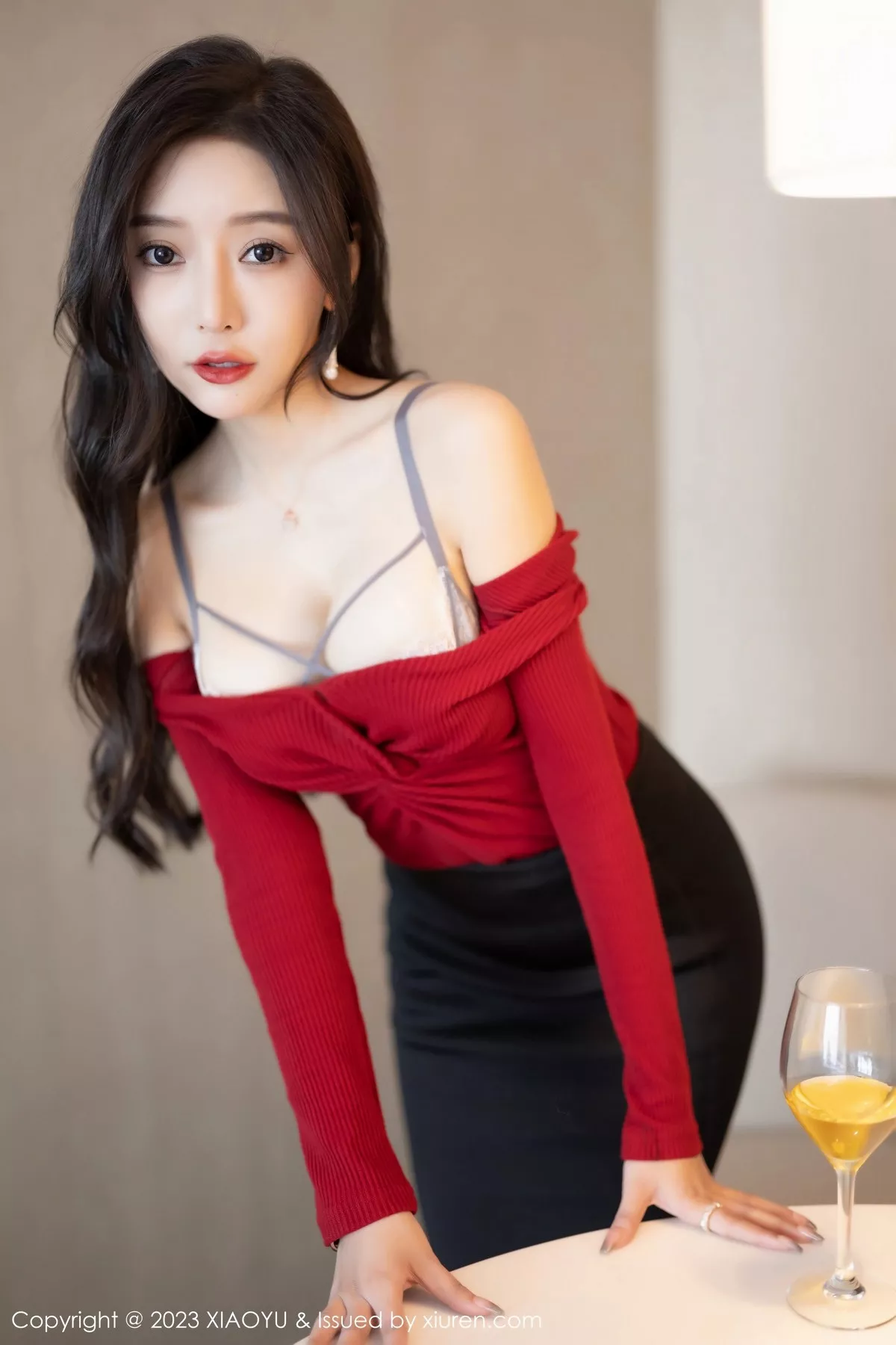 秀人集.com_[XiaoYu画语界]Vol.987_女神王馨瑶yanni红色服饰配黑短裙露浅灰蕾丝内衣完美诱惑写真95P