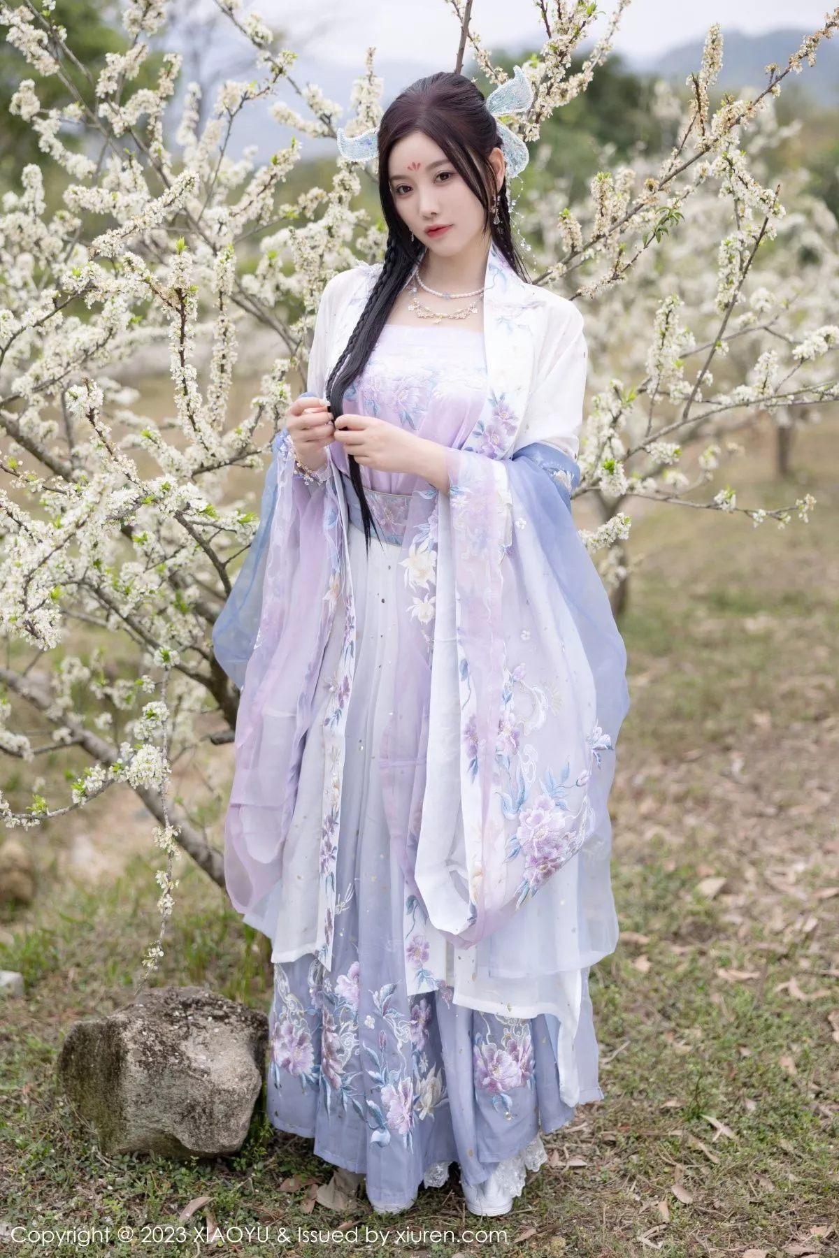 秀人集.com_[XiaoYu画语界]Vol.970_女神杨晨晨Yome脱淡蓝紫色古装服露白色蕾丝内衣完美诱惑写真91P