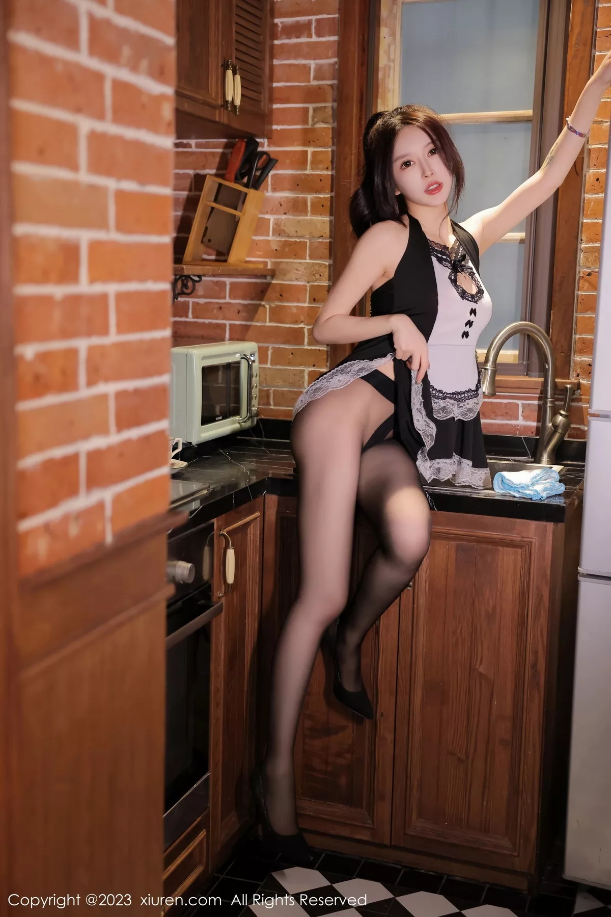 秀人集.com_[XiuRen秀人网]No.6295_模特玉兔miki性感黑色女仆服配超薄无内黑丝秀惹火身材诱惑写真62P
