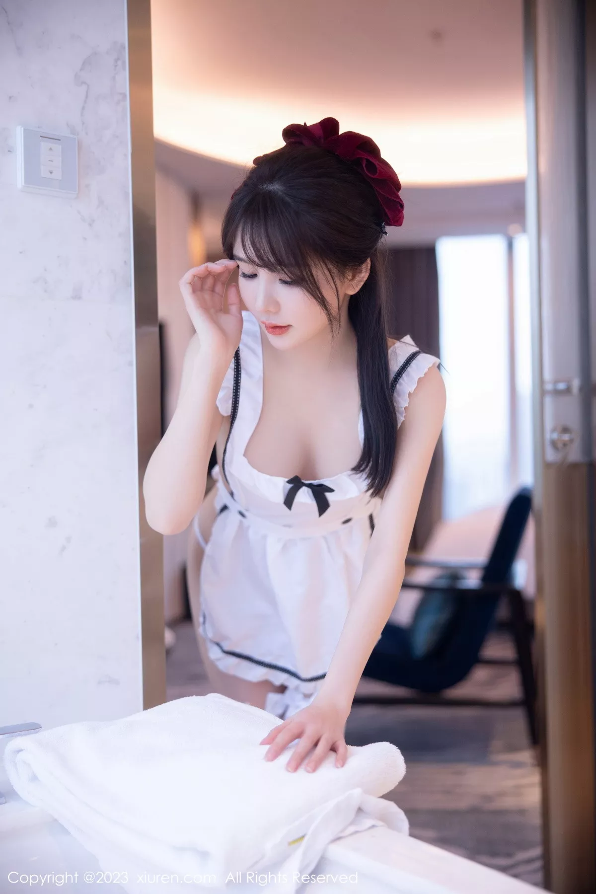 秀人集.com_[XiuRen秀人网]No.6299_模特婠婠么性感真空白色女仆配白丝袜秀曼妙身姿迷人诱惑写真78P