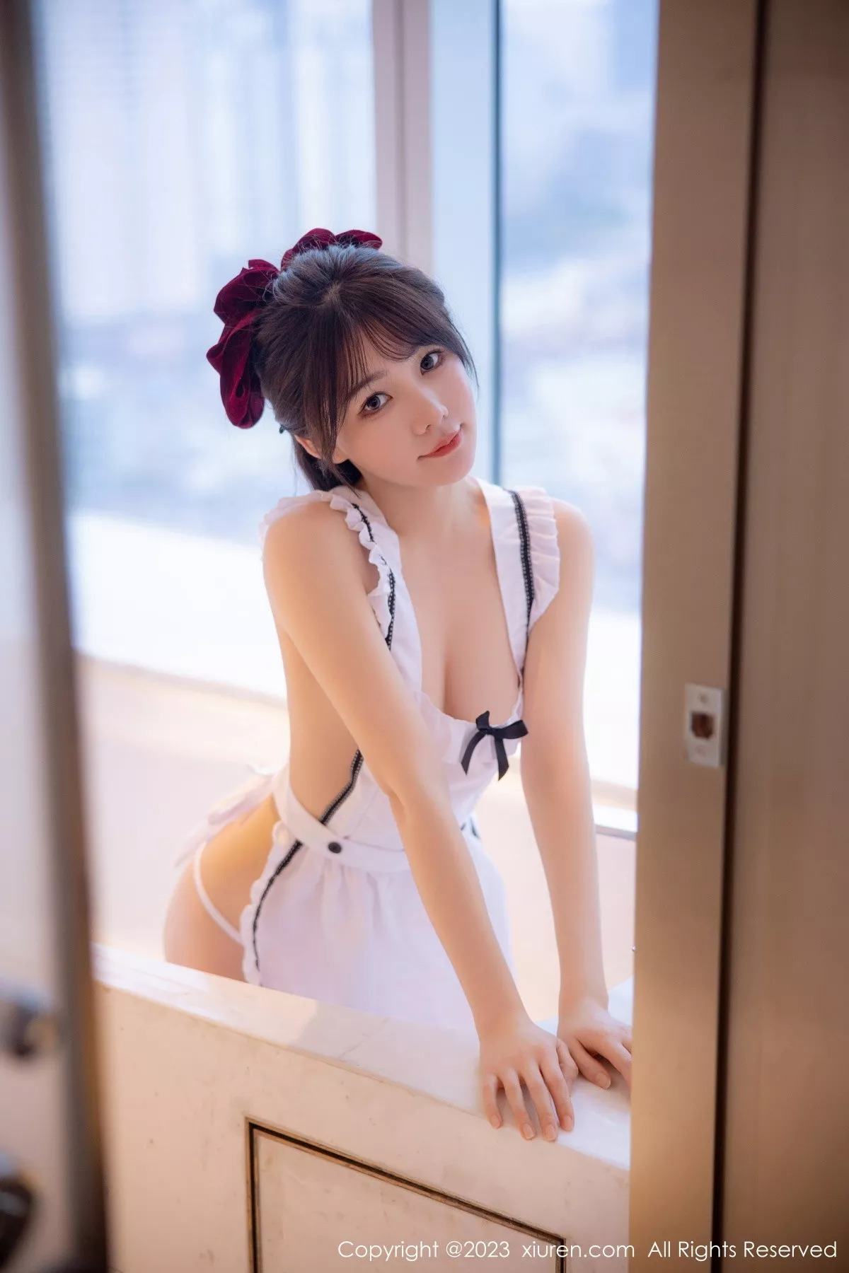 秀人集.com_[XiuRen秀人网]No.6299_模特婠婠么性感真空白色女仆配白丝袜秀曼妙身姿迷人诱惑写真78P