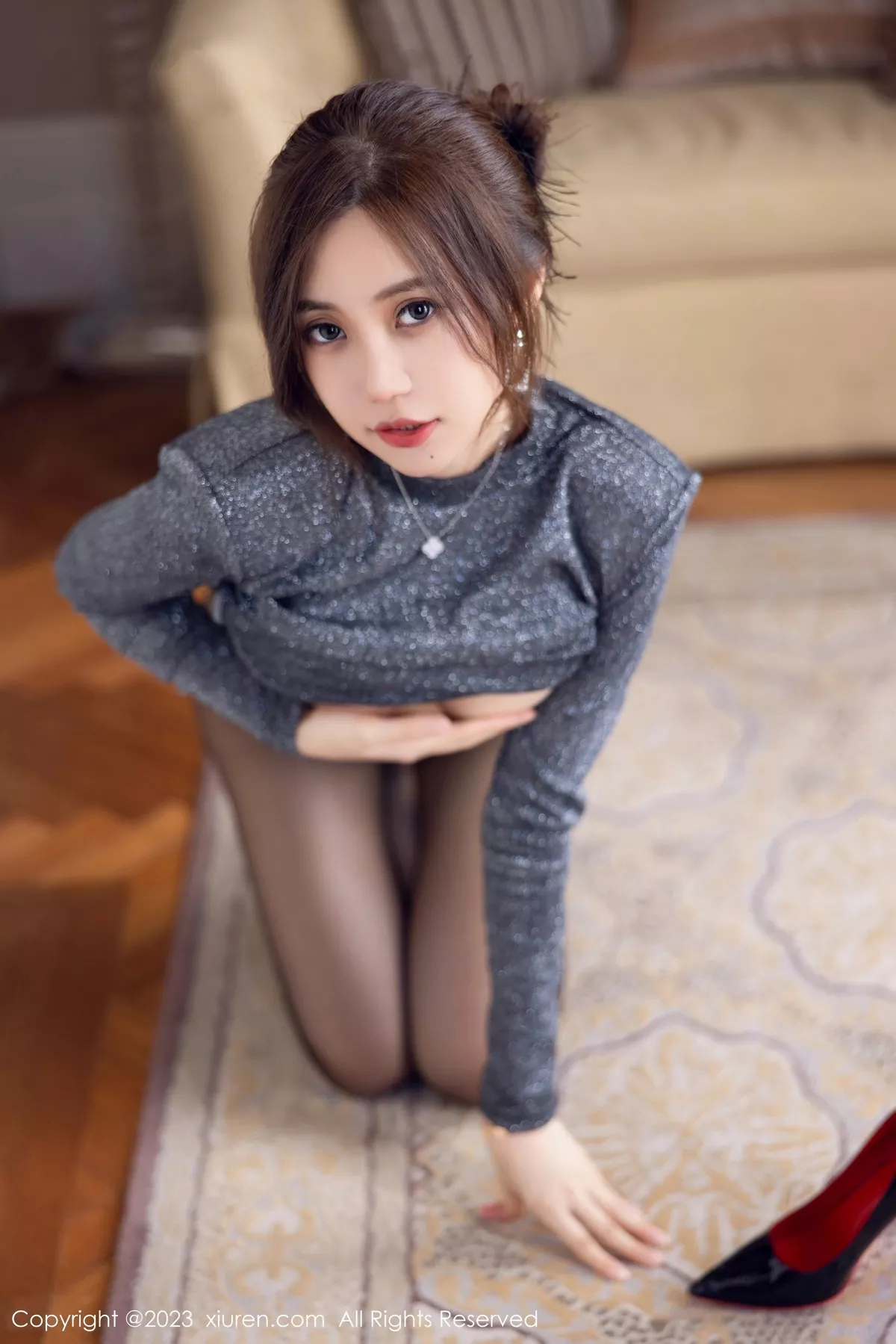 秀人集.com_[XiuRen秀人网]No.6431_女神绮里嘉ula性感灰色服饰配超薄无内黑丝秀曼妙身姿诱惑写真76P