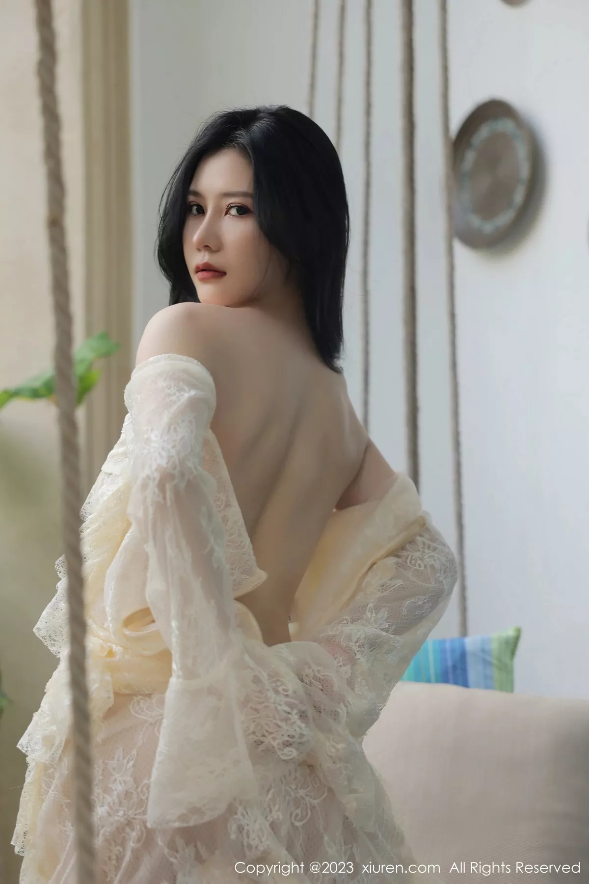 秀人集.com_[XiuRen秀人网]No.6303_模特尹甜甜海南旅拍性感白色蕾丝婚纱透视秀完美身材诱惑写真54P