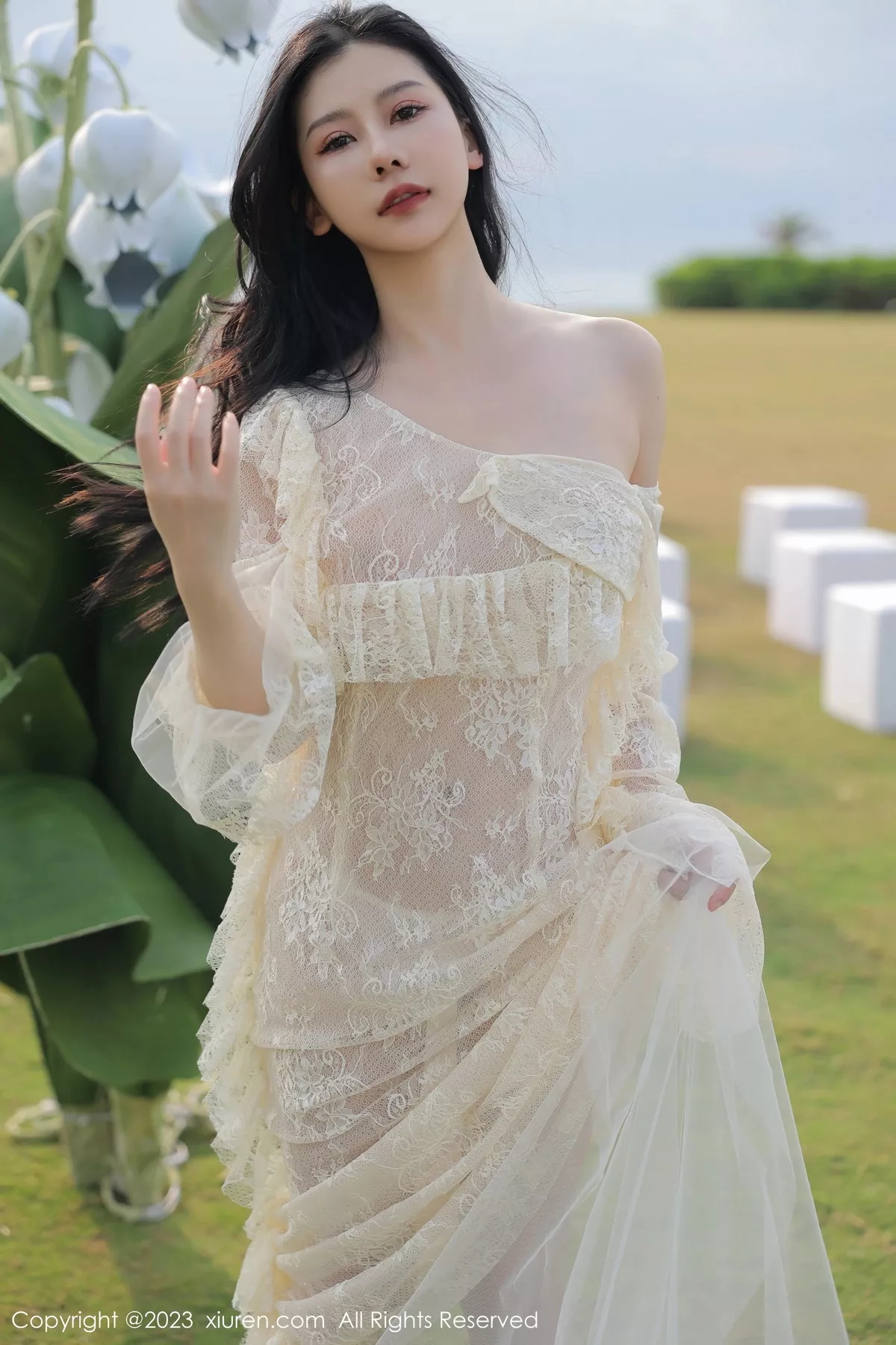 秀人集.com_[XiuRen秀人网]No.6303_模特尹甜甜海南旅拍性感白色蕾丝婚纱透视秀完美身材诱惑写真54P