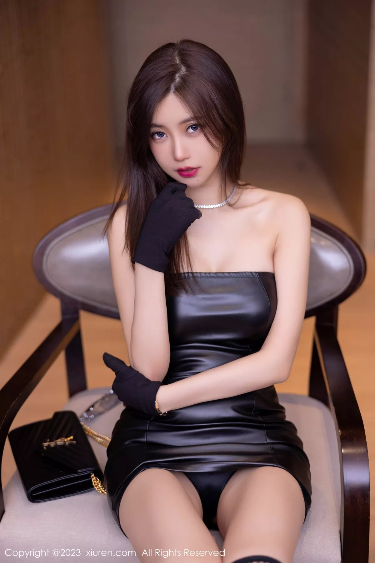 秀人集.com_[XiuRen秀人网]No.6320_女神绮里嘉ula性感黑色皮质连衣短裙半撩秀翘臀美腿诱惑写真87P