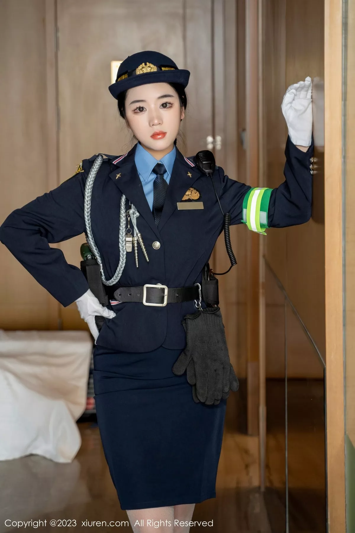 秀人集.com_[XiuRen秀人网]No.6497_模特汐汐爱吃草莓脱搜查官制服露性感内衣秀丰满身材诱惑写真85P