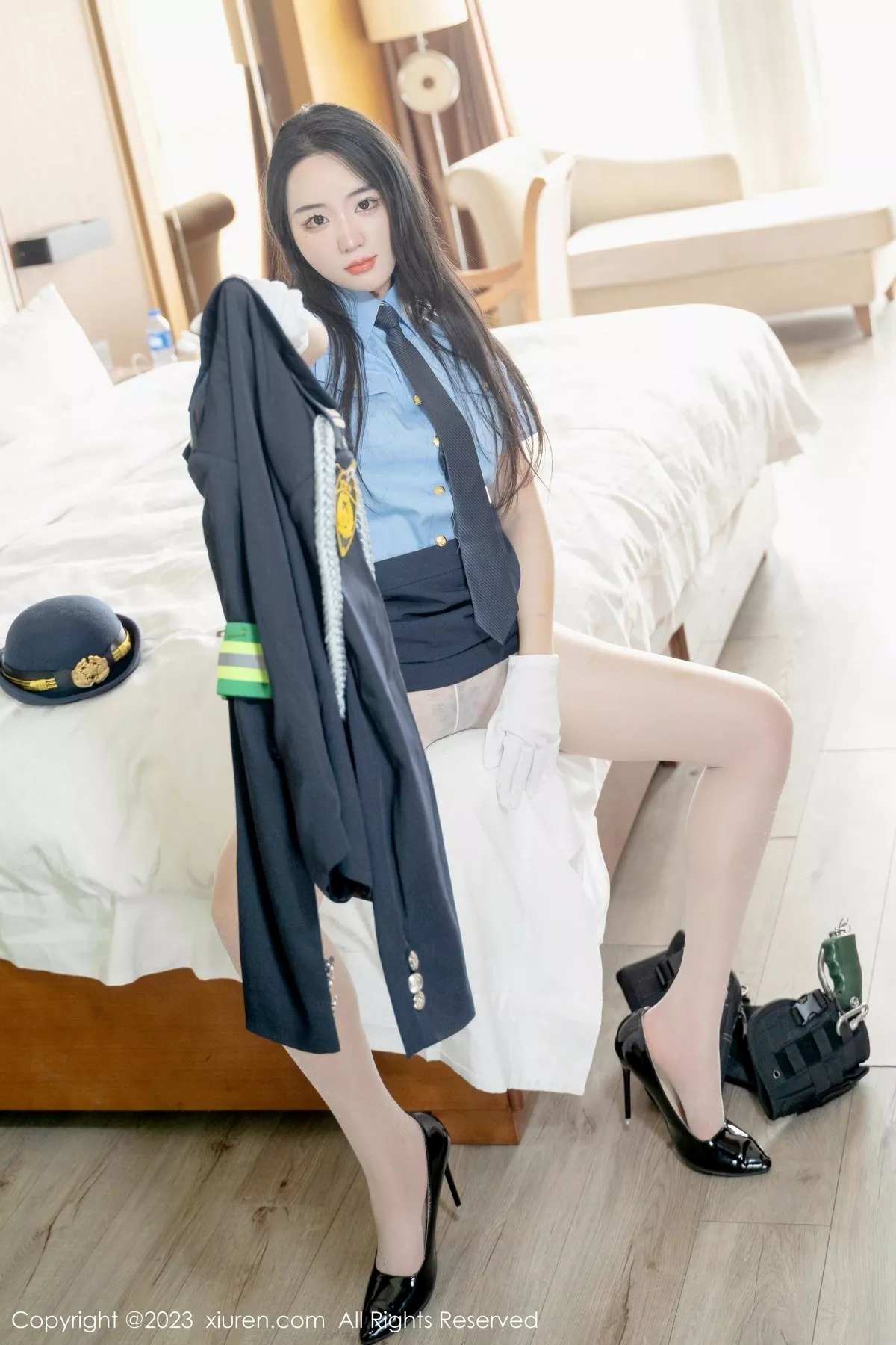 秀人集.com_[XiuRen秀人网]No.6497_模特汐汐爱吃草莓脱搜查官制服露性感内衣秀丰满身材诱惑写真85P