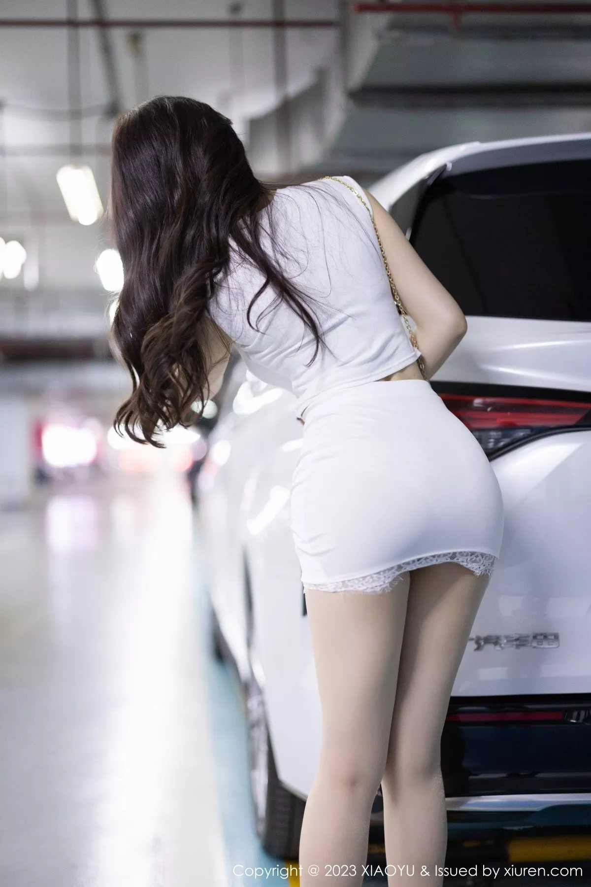 秀人集.com_[XiaoYu画语界]Vol.998_女神徐莉芝Booty白色短款上衣配白短裙露性感蕾丝内衣诱惑写真86P