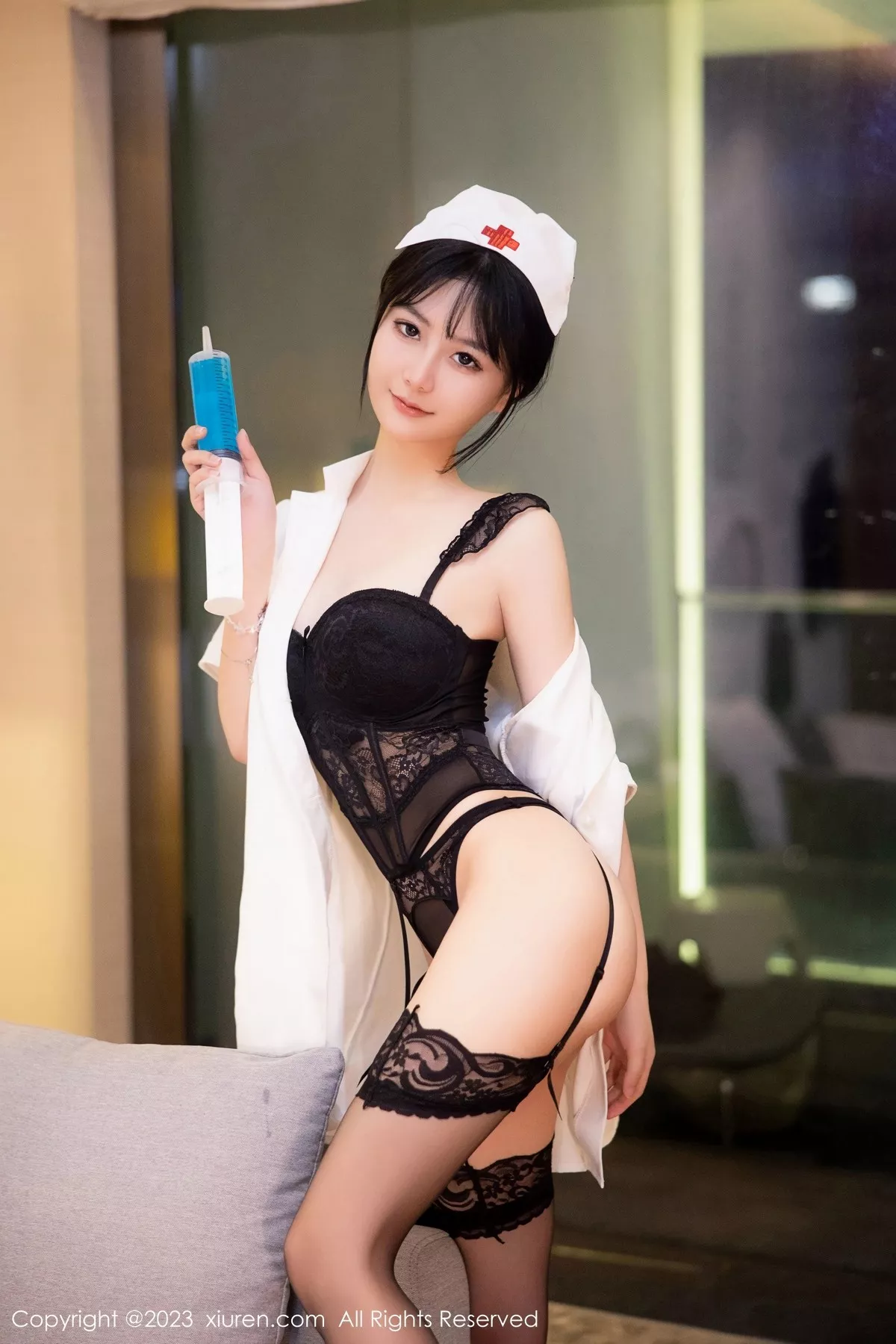 秀人集.com_[XiuRen秀人网]No.6525_模特谢小蒽半脱护士服露黑色蕾丝情趣内衣秀惹火身材诱惑写真91P