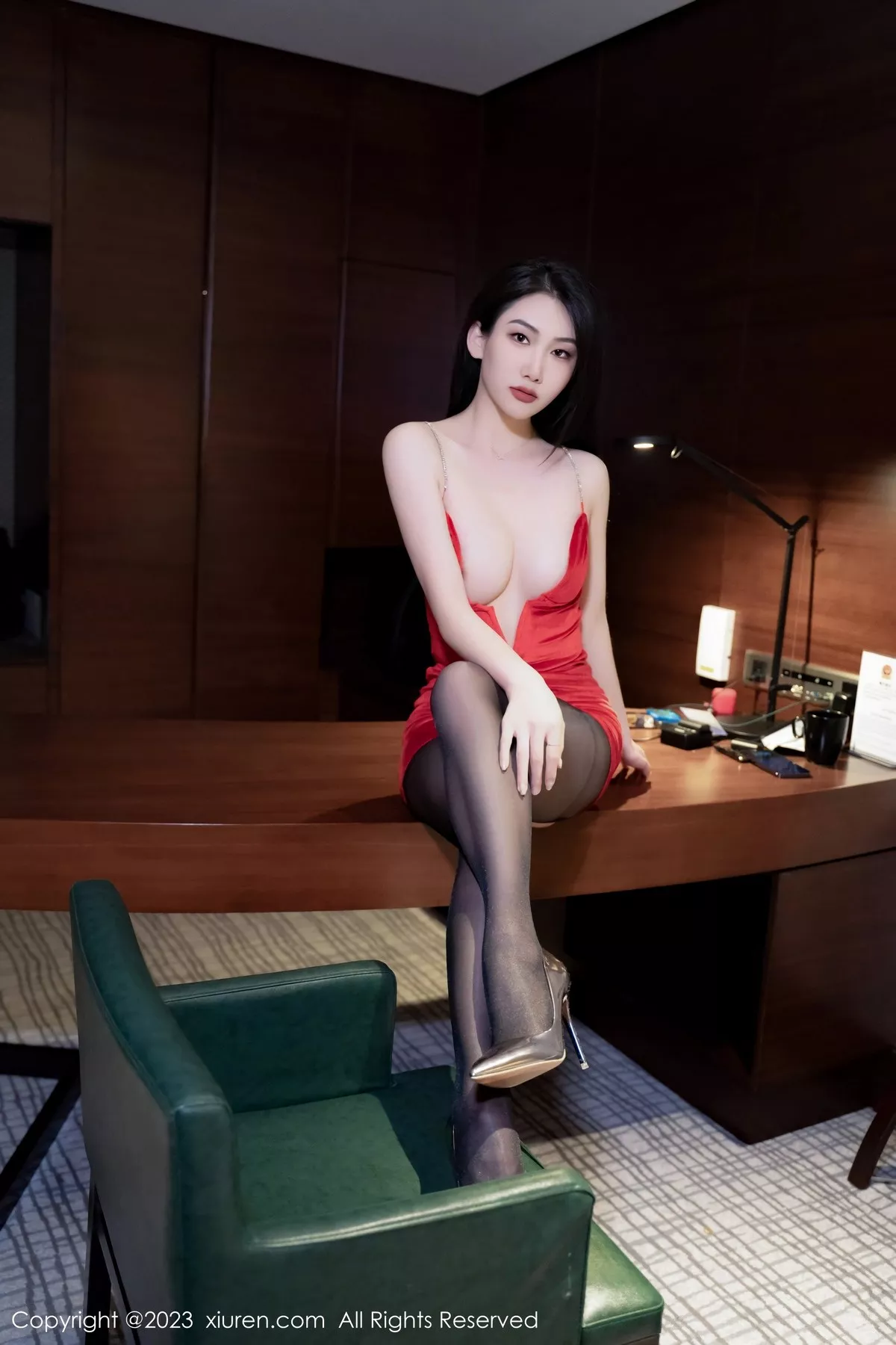 秀人集.com_[XiuRen秀人网]No.6526_模特李佳芮cherie性感红色吊带裙配开档黑丝秀翘臀美腿诱惑写真55P