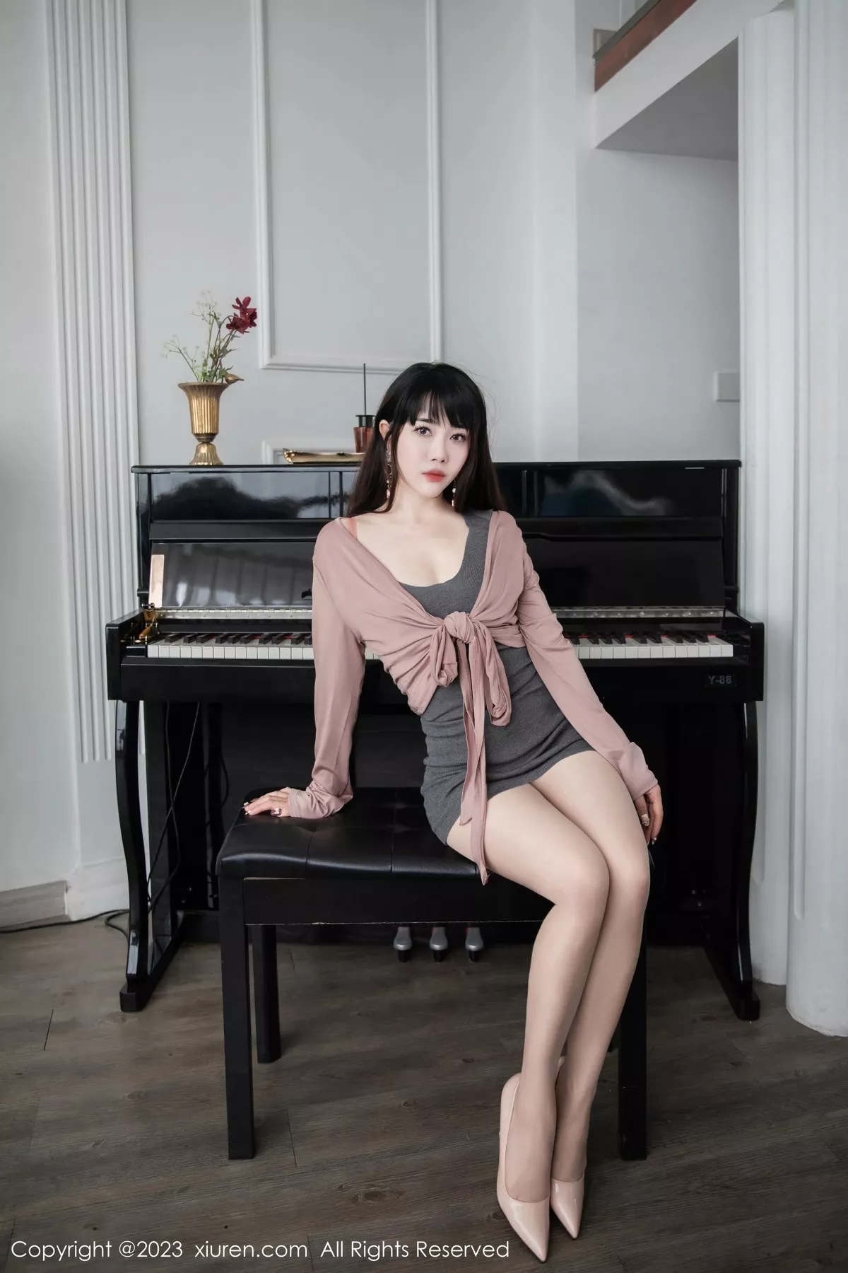 秀人集.com_[XiuRen秀人网]No.6532_模特严利娅Yuliya钢琴师角色灰色连身短裙秀曼妙身姿诱惑写真72P
