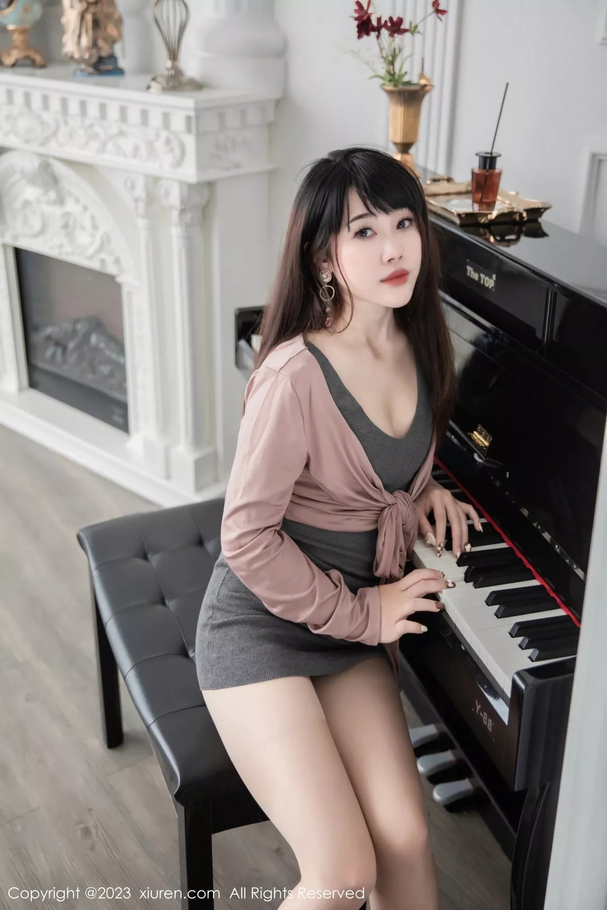 秀人集.com_[XiuRen秀人网]No.6532_模特严利娅Yuliya钢琴师角色灰色连身短裙秀曼妙身姿诱惑写真72P