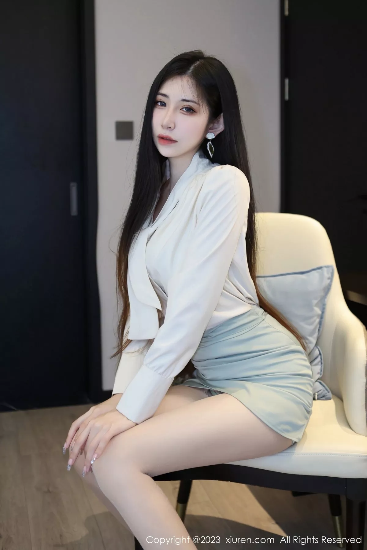 秀人集.com_[XiuRen秀人网]No.6547_模特依娜Yina性感浅色上衣配灰绿短裙露蕾丝内衣完美诱惑写真88P