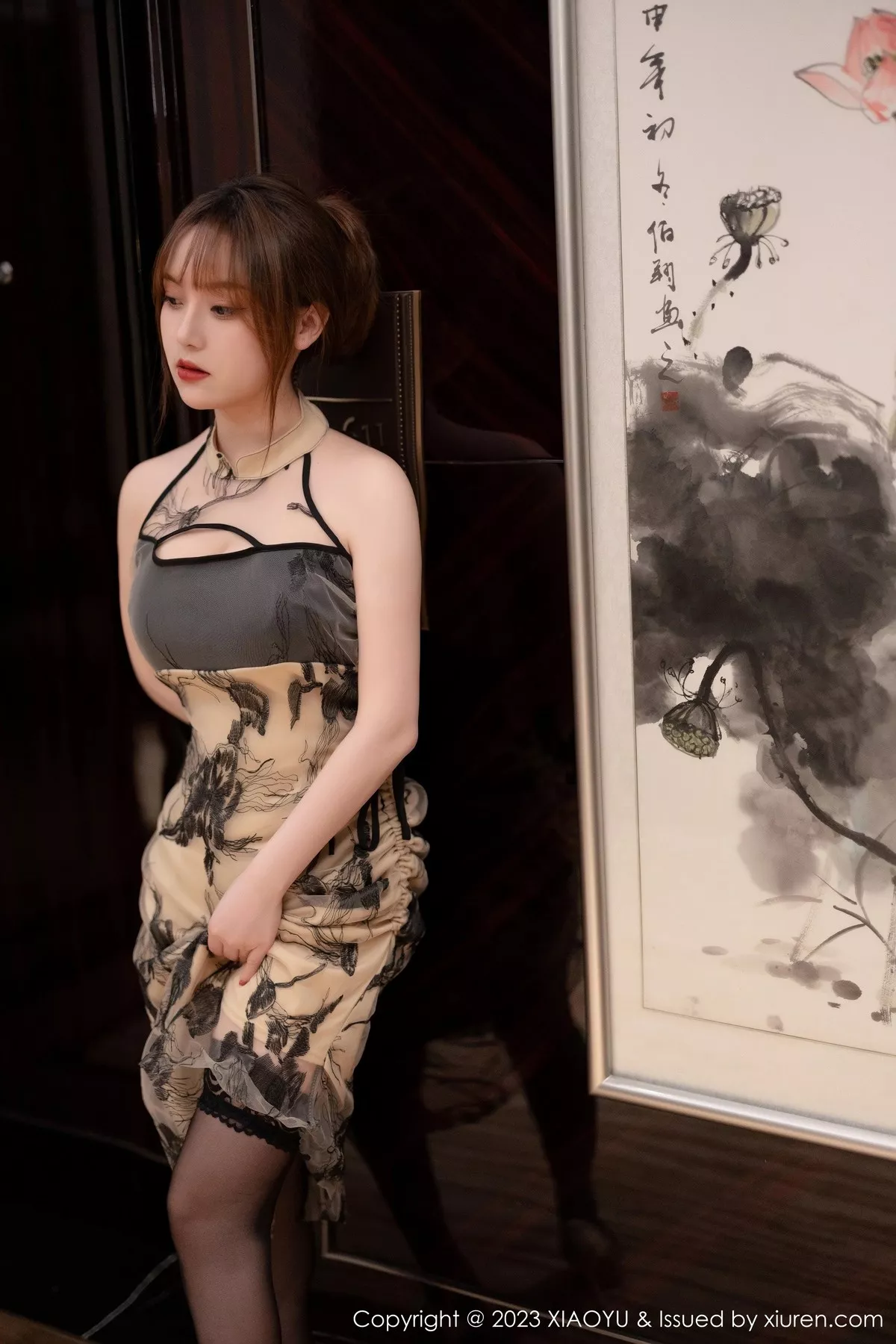 秀人集.com_[XiaoYu画语界]Vol.1004_模特豆瓣酱脱连身长裙露性感黑色蕾丝内衣配黑丝吊袜诱惑写真84P